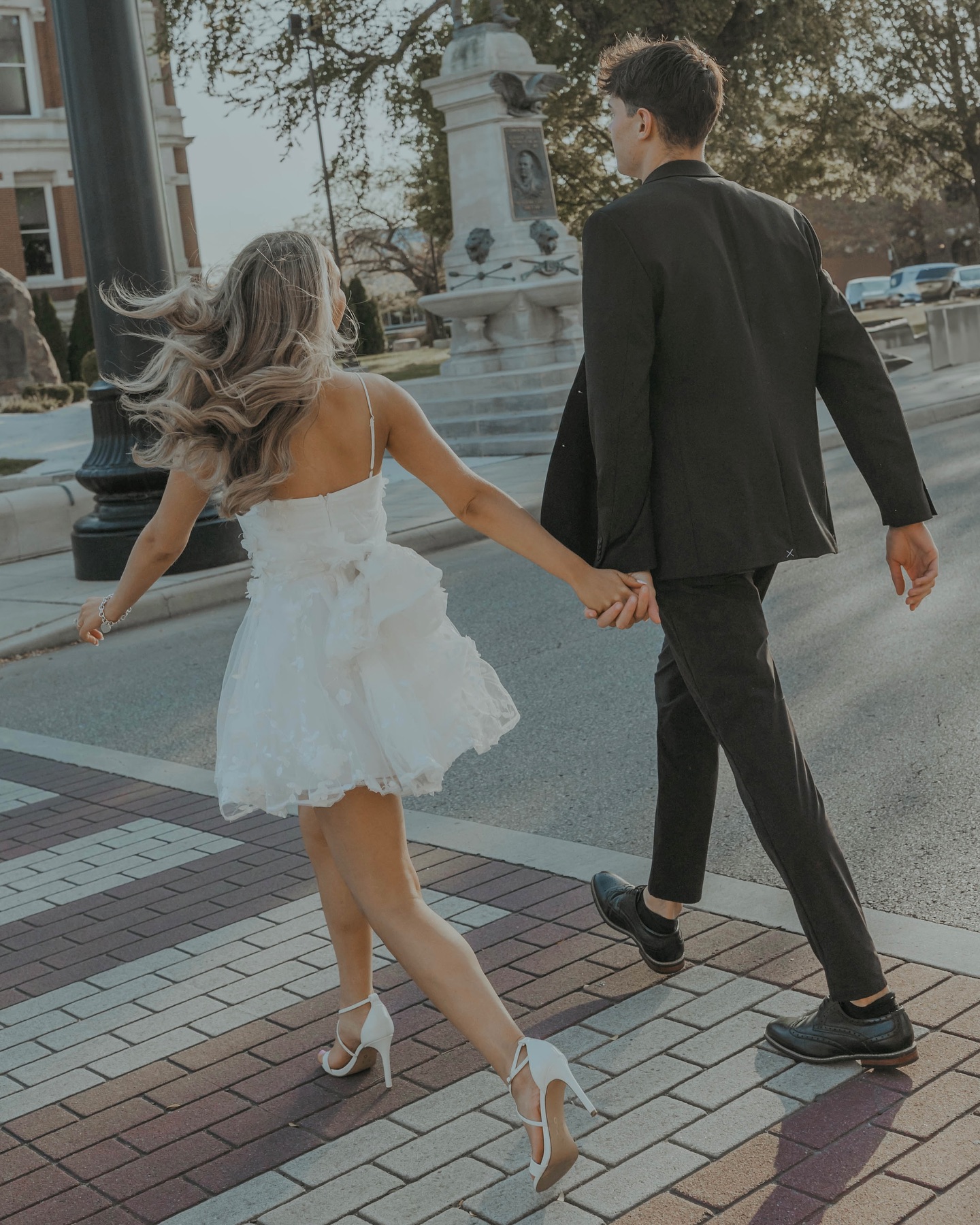 Finally catching up from this fall, be prepared to see many posts coming in the near future. First this gorgeous and jaw dropping engagement session🥺✨
#indianaphotographer #engagedinindiana #engagement #engagementphotos #indianaphotoshoot #travelphotographer #ohiophotographer #michiganphotographer #love #fiancé