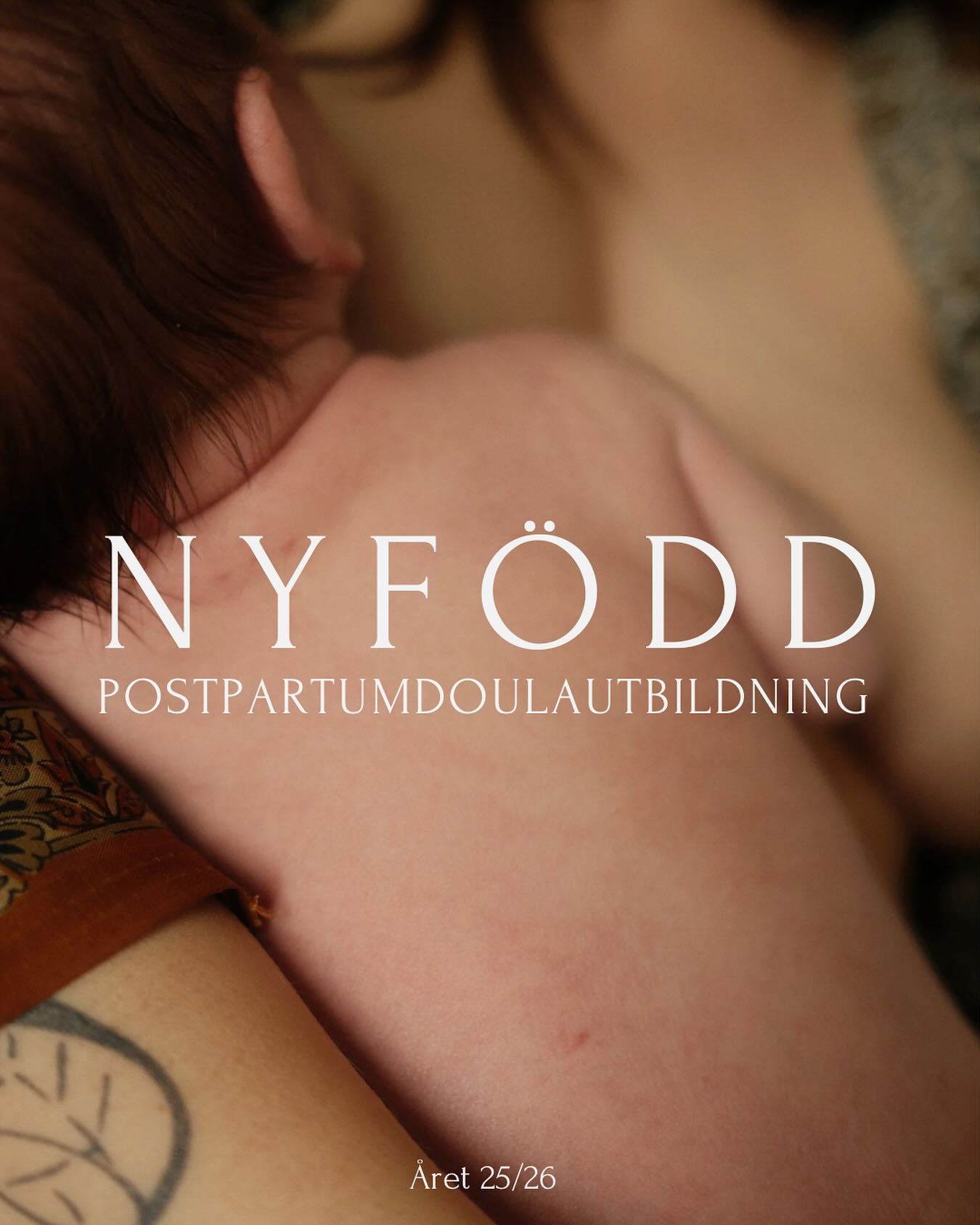 Jag är så stolt över att äntligen kunna presentera NYFÖDD, en ettårig, ODIS-certifierad postpartumdoulautbildning på svenska.
Det är en ära för mig att få samarbeta med min egen lärare Susannah @liv_moder som har en djup kunskap om nyfödda mammors fysiska, emotionella och själsliga behov. Tillsammans med en rad fantastiska gästföreläsare har vi skapat en utbildning som täcker både bredd och djup.
Jag vet att den här utbildningen är mycket efterlängtad, men timingen kunde inte vara mer rätt. Det är så mycket spännande som händer globalt inom det här området just nu, och efterfrågan på postpartumdoulaomsorg ökar i Sverige i takt med att medvetenheten sprids.
Varmt välkommen att läsa mer och boka din plats via ♾️ i bio.
Foto: @rebelutionbirth