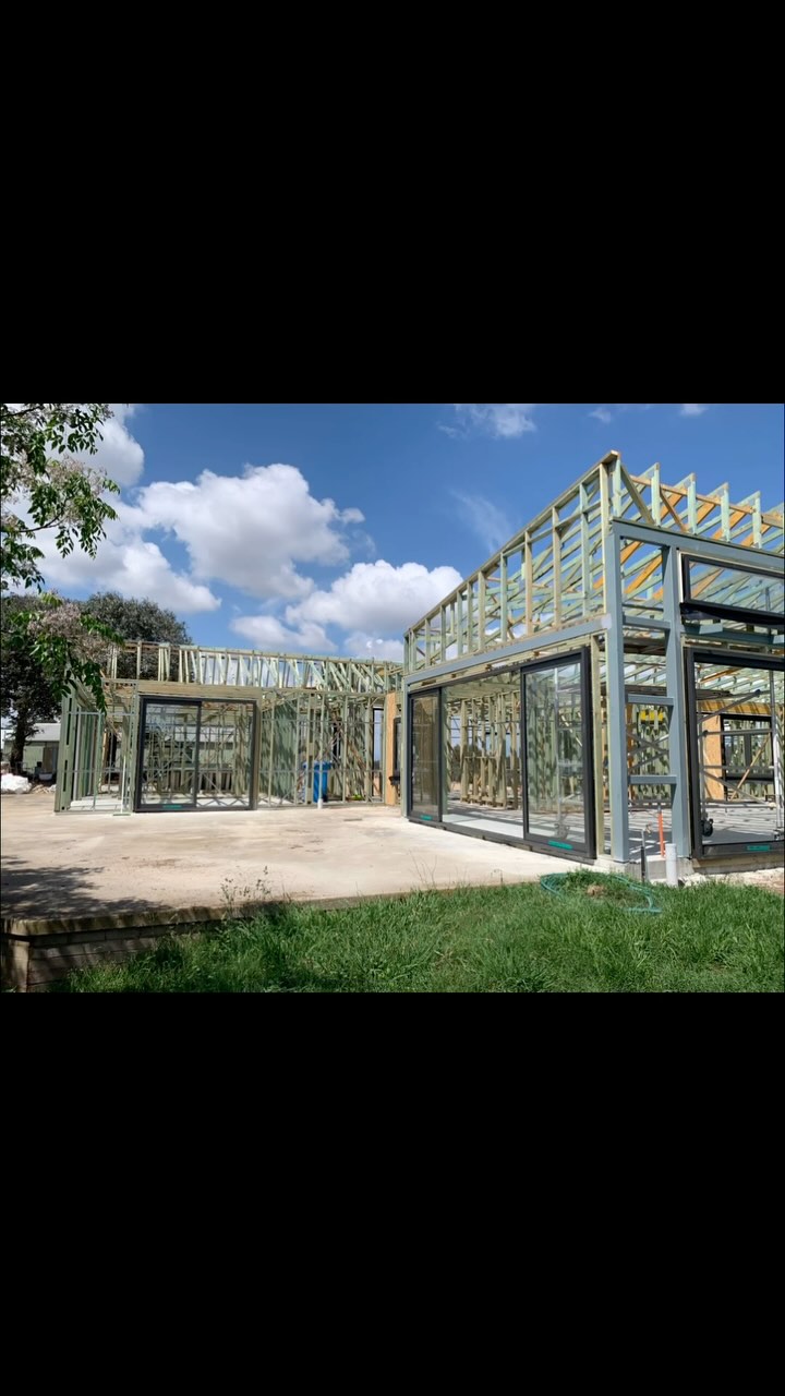 Sutton House1 frame up and windows in 🙌
#architect #architecture #newbuild #minimalistarchitecture #passivehousedesign #sustainablearchitecture