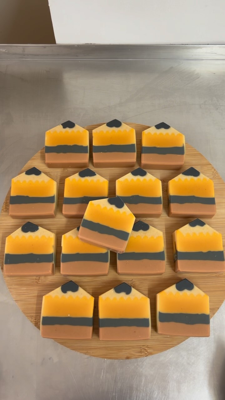 ✨ 2 FOR 1 OFFER ✨
Our Pencil goats milk soap bars make perfect gifts or stocking fillers for a teacher, student, artist, friend or loved one.
They are 2 for 1 exclusively on our website! Add 2 to your basket and the discount will automatically apply.
.
.
#marshvalleysoap #goatsmilksoap #madeinsheffield #madeinyorkshire #shopsmall #allnaturalskincare #supportsmallbusiness #familyrunbusiness #teachergifts #christmasgiftideas #stockingfillers