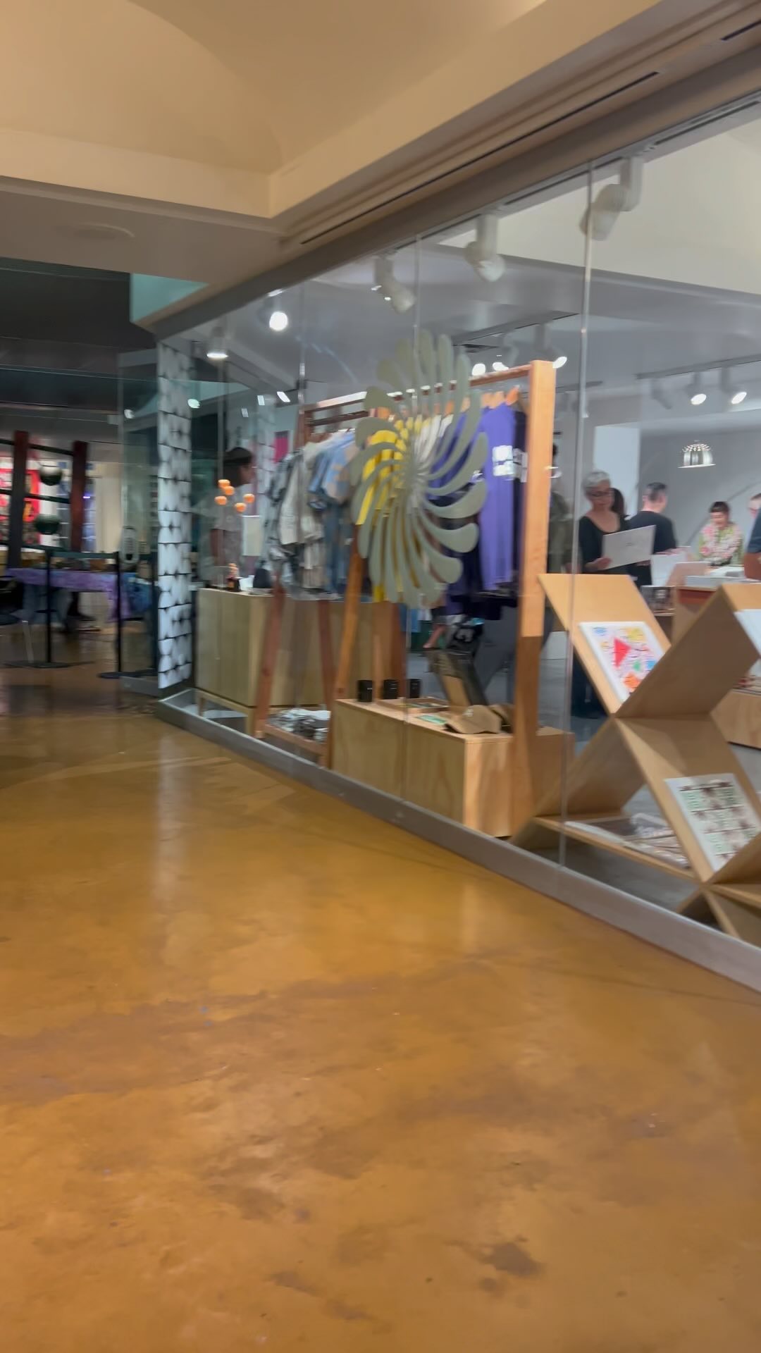 Congratulations! Mori's grand opening is finally here! It's a great place, filled with new artists and fresh things. Please stop by. Plus Aloha has also joined the lineup with fresh products.
@mori_hawaii
#plusaloha
#plusalohacafe
#alohashirt
#capitalmodern
#sophisticatedalohashirt