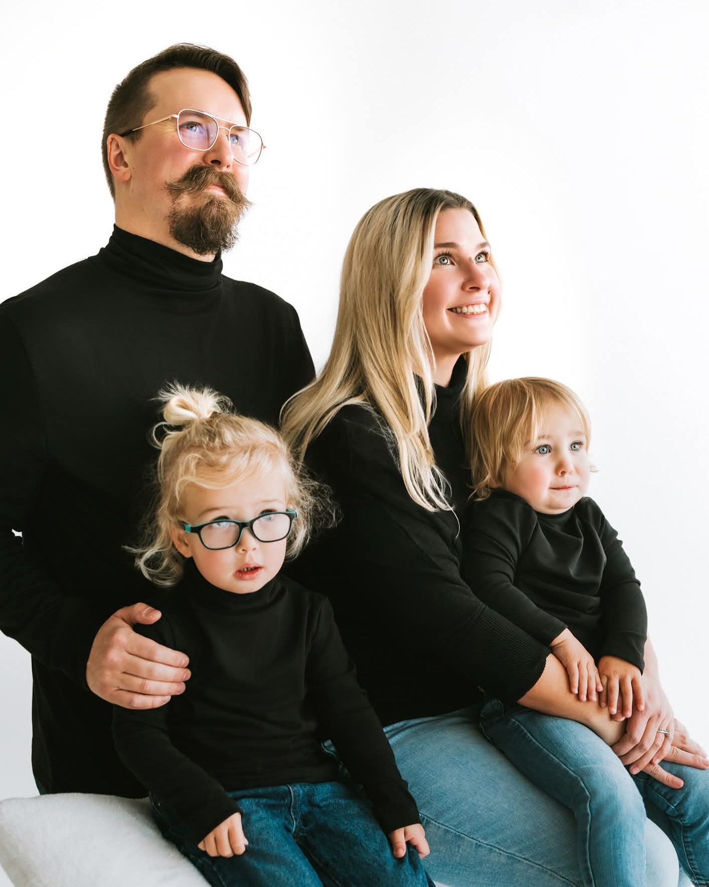 😂 Your sign to book the awkward family photos!
#awkwardfamilyphotos #funnyfamilyphotos #boisephotographer #boisefamilyphotographer #christmasphotoshoot