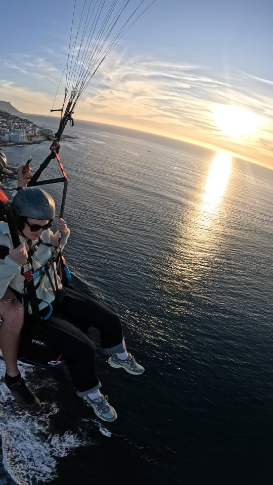 Sky Safari, Tandem Paragliding moments in Cape Town.
#skysafari #paragliding #southafrica #capetown #paraglide #tablemountain #fly #capetowntravel #capetownsouthafrica #tablemountainnationalpark #skyparagliders #capetownlife