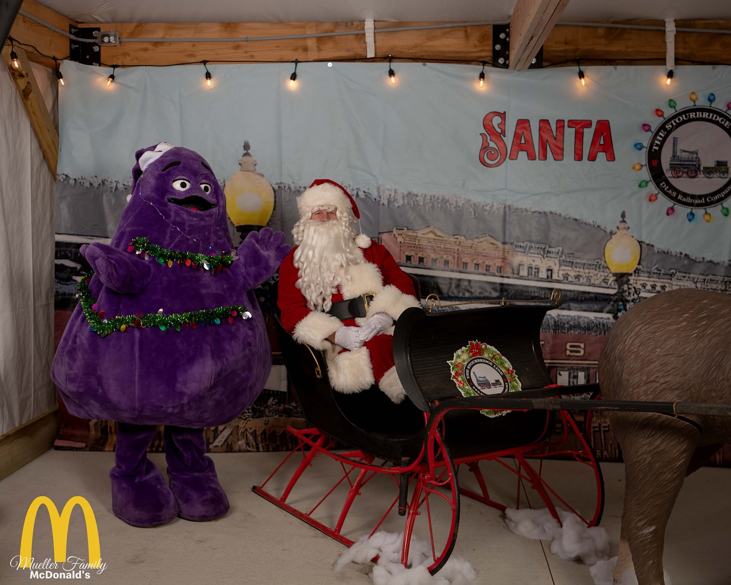 Grimace & friends had a great time supporting @rmh_scranton at last night’s 3rd annual Merry & Bright Family Night! Thank you to @mandrewsphotography570 for the Santa photo! 🎅🏼