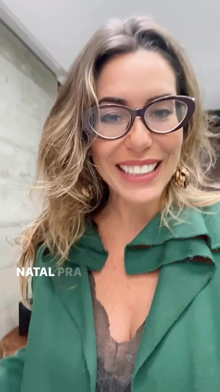 🎄✨ Você é nossa convidada para o Natal Feito à Mão da Artesa! ✨🎄
Um evento especial que acontecerá no dia 10 de dezembro, das 14h às 20h, aqui na Gávea!
Venha conhecer o projeto Artesa, que valoriza o trabalho de artesãos talentosos, unindo design, impacto social e sustentabilidade. Além disso, é a oportunidade perfeita para garantir presentes com propósito para as festas! 🎁
Uma tarde imperdível para fechar 2024 com inspiração, estilo e propósito!
📍 Rua João Borges, 101, Gávea
🗓 10/12 | Das 14h às 20h
Te esperamos! 💚