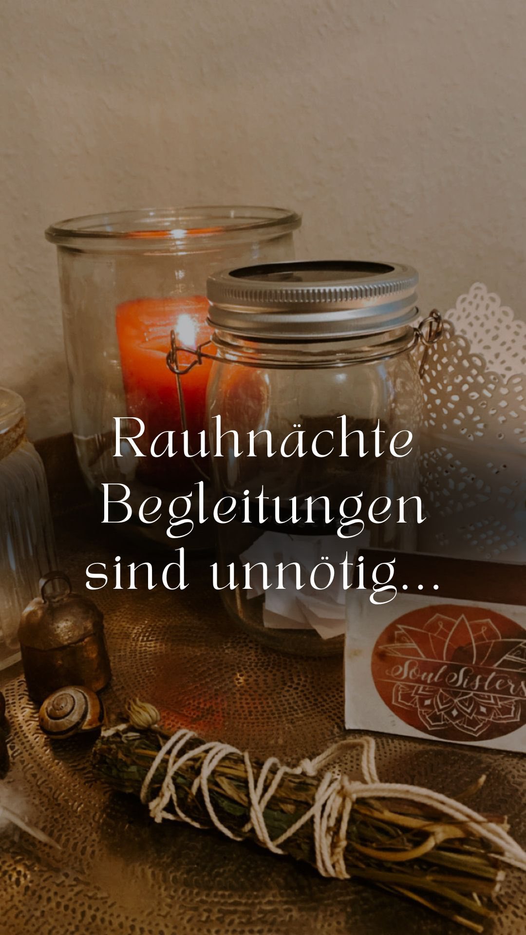 … wenn du noch nie gespürt hast, dass die Zeit zwischen den Jahren vollkommen frei ist von magischen Momenten.
… wenn du dich ganz allein mit Büchern und intuitiven Ritualen durch die Rauhnächte trägst.
… wenn du findest, dass die Rauhnächte überhabt „Humbuck“ sind.
Wenn du aber mit Leichtigkeit, Verbundenheit, neuen Impulsen und zauberhaften Ritualen durch diese magische Zeit begleitet werden möchtest, ist eine Rauhnächte-Begleitung ein unglaublich wertvolles Geschenk an dich und für das ganze neue Jahr das auf dich wartet.
Wenn du möchtest begleite ich dich auf deinem Weg durch die Rauhnächte. Meine Begleitung kannst du wunderbar in deinen Tag integriere und so tief eintauchen wie es sich für dich richtig anfühlt.
Dafür musst du NICHT:
⭐️ Alles über die Rauhnächte wissen
⭐️ Sehr spirituell sein
⭐️ Viel vorbereiten
⭐️ Jeden Tag große Rituale inszenieren
Du brauchst nur Neugierde, Offenheit, Lust mit Leichtigkeit in die Rauhnächte & Sehnsüchte abzutauchen und den Wunsch dir jeden Tag in dieser Zeit einen Moment nur für dich zu nehmen.
Wenn dich meine Rauhnächte-Begleitung ruft – nimm deinen Platz noch bis zum 12.12. im Kreis ein.
Alle Infos in meiner Bio.