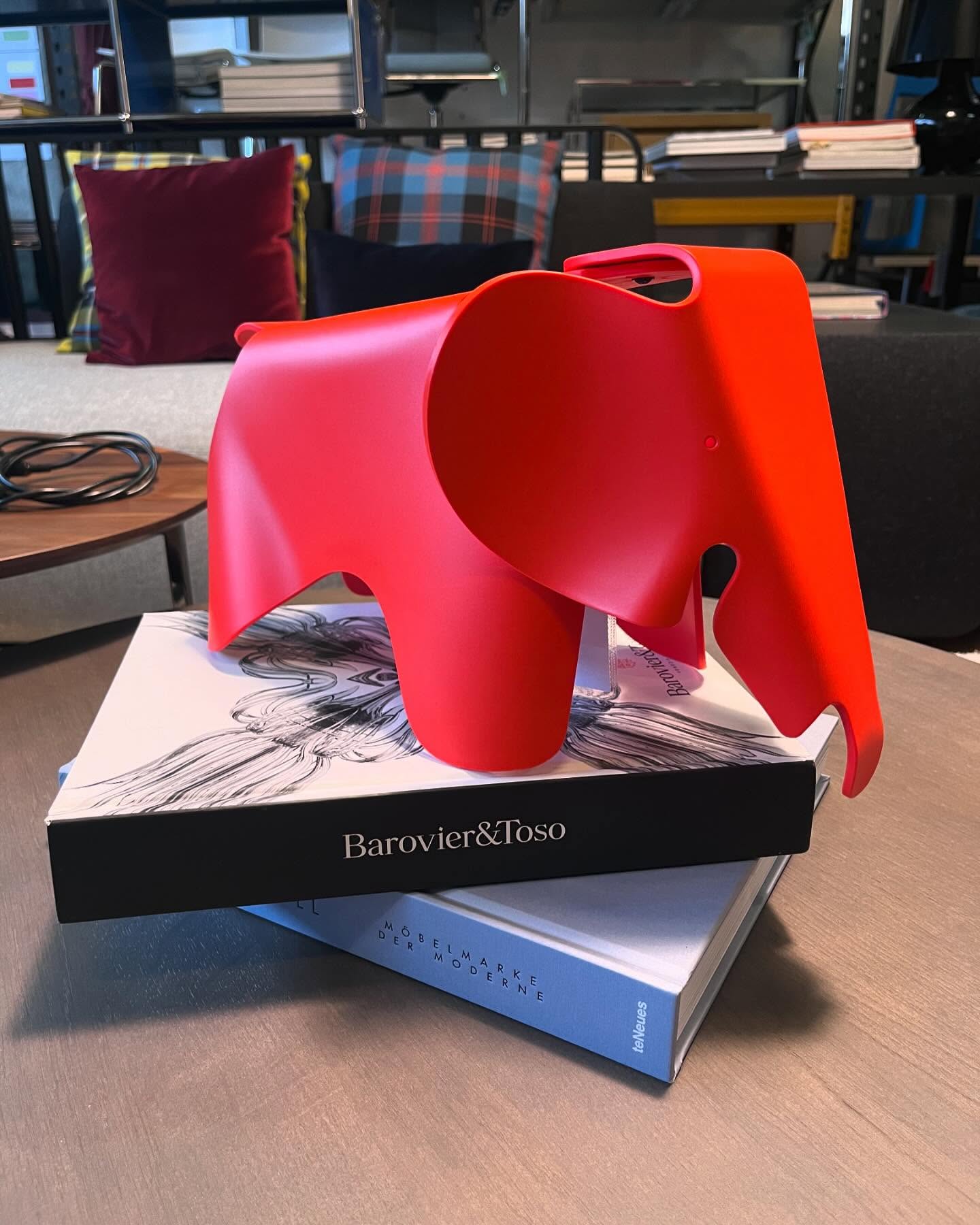 Ein tolles Accessoire für Ihre Wohnung.
Eams Elephant (small)
Farbe: poppy red
Im Designdepot 60.- (Originalpreis 99.-)
#vitra #rayandcharleseames #eamselephant