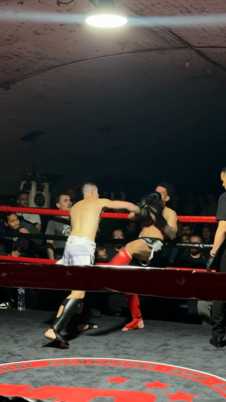 Legacy fight team.
Next year is going to be epic!
@maxperformance_1 @willd.training @paul_oca_clark @stevepaynebjj
#martialarts #hoxton #k1 #kickboxing #jkd #legacy #wka #fighting #team #selfdefencetraining #letsgo