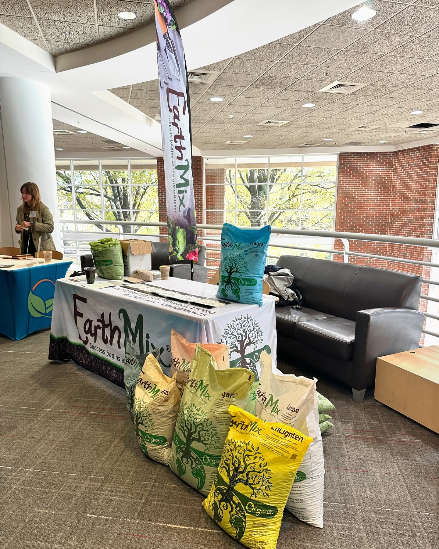 Stop by at Austin Peay University Morgan University Center for the @tnlocalfood Summit! We will be here today and Saturday. #earthmixgrows