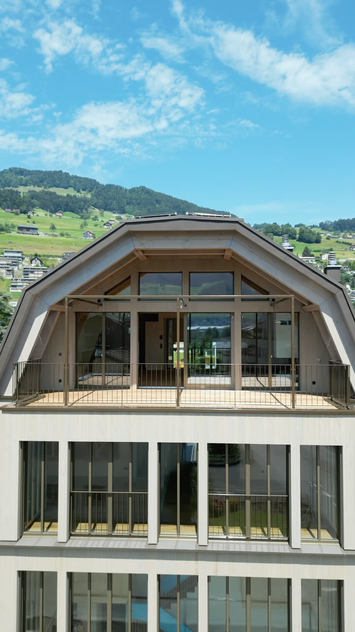 „Meh Fenster!“, hends gmeint.
#jahresrücklick #kundenwunscherfüllt #schreinerarbeit #hausdertausendfenster #schreiner #schreinerherz #traumberuf #liebezumholz #modernarchitecture #schönerwohnen #traumhaus #windows #urbanchallet #challet #loggia #vierwaldstättersee #lakelucerne #wohninspiration #hausbau