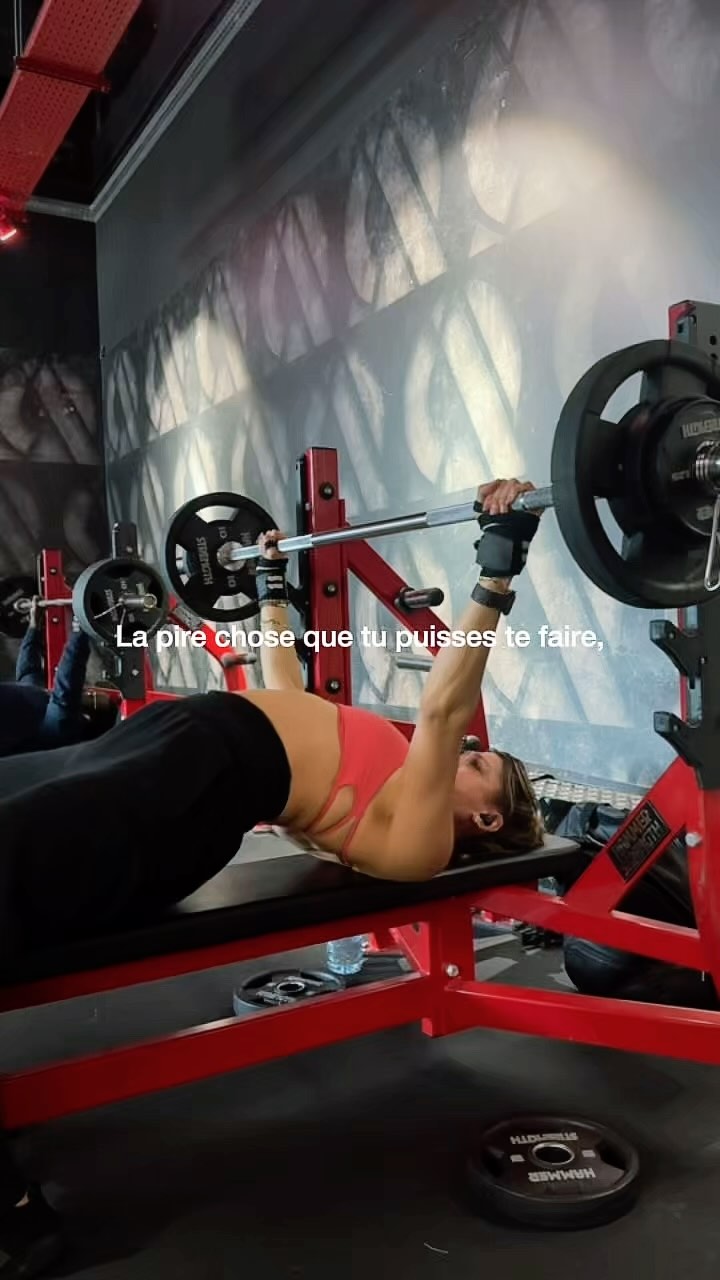 ✨OUVRE-MOI ✨⬇️
Quand tu fais confiance à quelqu’un, pourquoi le fais-tu ?
Parce qu’il t’a prouvé à de nombreuses reprises qu’il ne te décevra pas. Il est donc digne de confiance, tu sais qu’il fait ce qu’il dit.
Maintenant, pose-toi la question :
Comment pourrais-tu te faire confiance à toi-même si tu continues à te donner des raisons de ne pas le faire ?
Si tu dis des choses sans les accomplir, si tes paroles et tes actions ne sont pas alignées…
Sois cohérent.
Prends la décision inébranlable que chaque mot prononcé sera suivi d’une action.
Et si tu n’es pas prêt à agir en conséquence, il vaut mieux ne rien dire.
Les actions parlent d’elles-mêmes. Elles n’ont pas besoin de mots pour exister.
✨Chaque jour est une opportunité de te rapprocher de la meilleure version de toi-même.
Ne laisse pas la peur, l’excuse ou le confort te retenir.
Ton potentiel mérite d’être exploré, ton chemin mérite d’être emprunté.
✨ Rappelle-toi : Ce n’est pas une question de perfection, mais de progrès.
📌Enregistre ce post et abonne-toi pour plus de contenu!
.
.
.
#developpementpersonnel #motivation #mindset #fitnessmotivation #selfgrowth #potentiel #limitless #gymmotivation #coach #coaching #fitgirl #fitfrenchies #gymgirl #gymrat #gymreels #explore #explorepage #reels #musclebuilding #womenwholift #musculation #bodybuilding #growthmindset