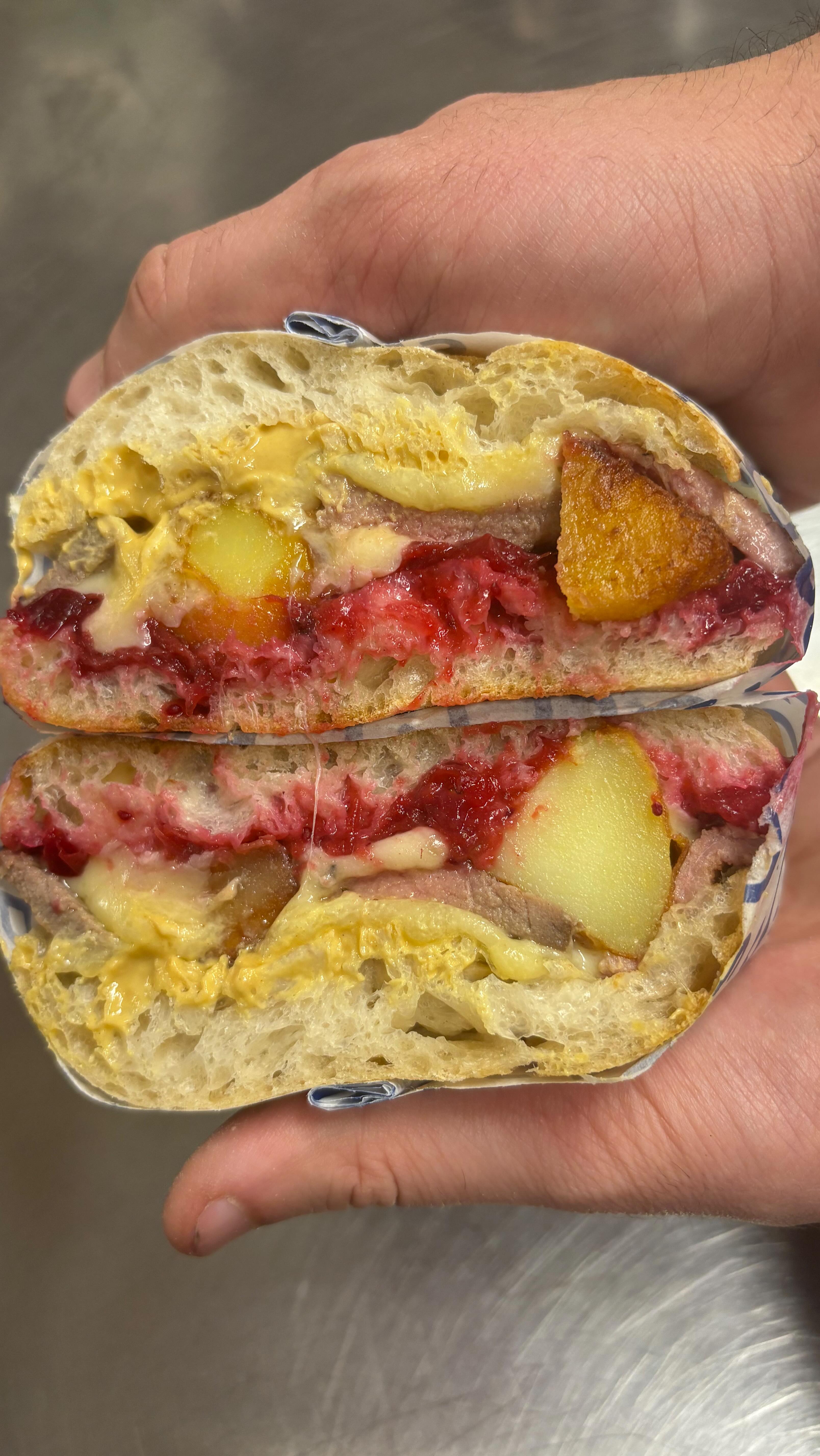 A Very Canadian Christmas 🎅 🇨🇦🍁 braised beef, cheese curds, roast potatoes, dijon mustard, maple & cranberry sauce, ciabatta. And a little cup of dipping gravy if you know what’s good for ya. 2 good 2 be 4gotten ✨