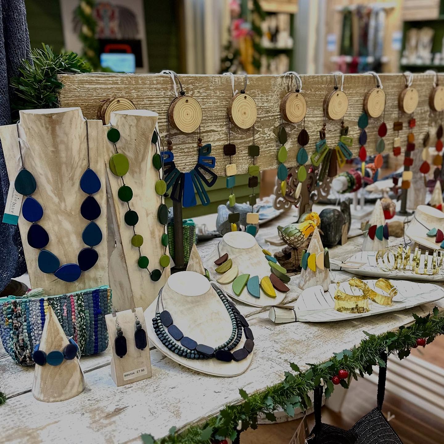 New jewellery just added, + sock and glove re-stock! 🧦🧤💝
We have freshened up the pop-up shop this week with some vibrant new wooden jewellery - all handmade in Bali and complete with cute cotton bags for the perfect Christmas gift!👌
We’ve also re-stocked on our printed bamboo socks, snuggly fluffy socks, fingerless gloves and even added some new soft faux suede & fur gloves - ideal stocking fillers to get those Christmas present lists finished this weekend!✅
We will be open today and Saturday 10-4, and then next week from Tuesday onwards.
#welovenewark
#newarkontrent
#newarkshopping