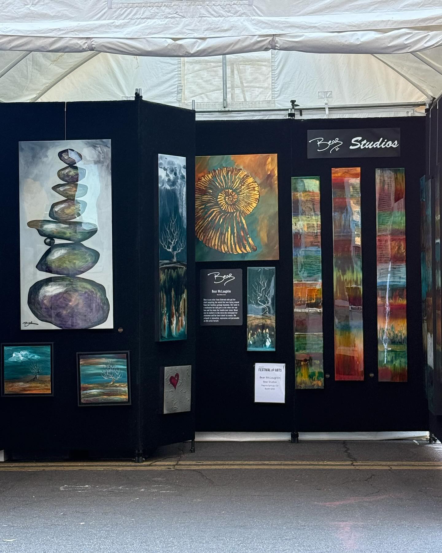 Tempe is on right now. Come see me I’m booth 5242 5th street just down from Mill.
Great art great fun in @tempeartfest
.
.
.
#buyhandmade #buyartfromartists #tempe #tempeaz #bearsnewwork #christmasshopping