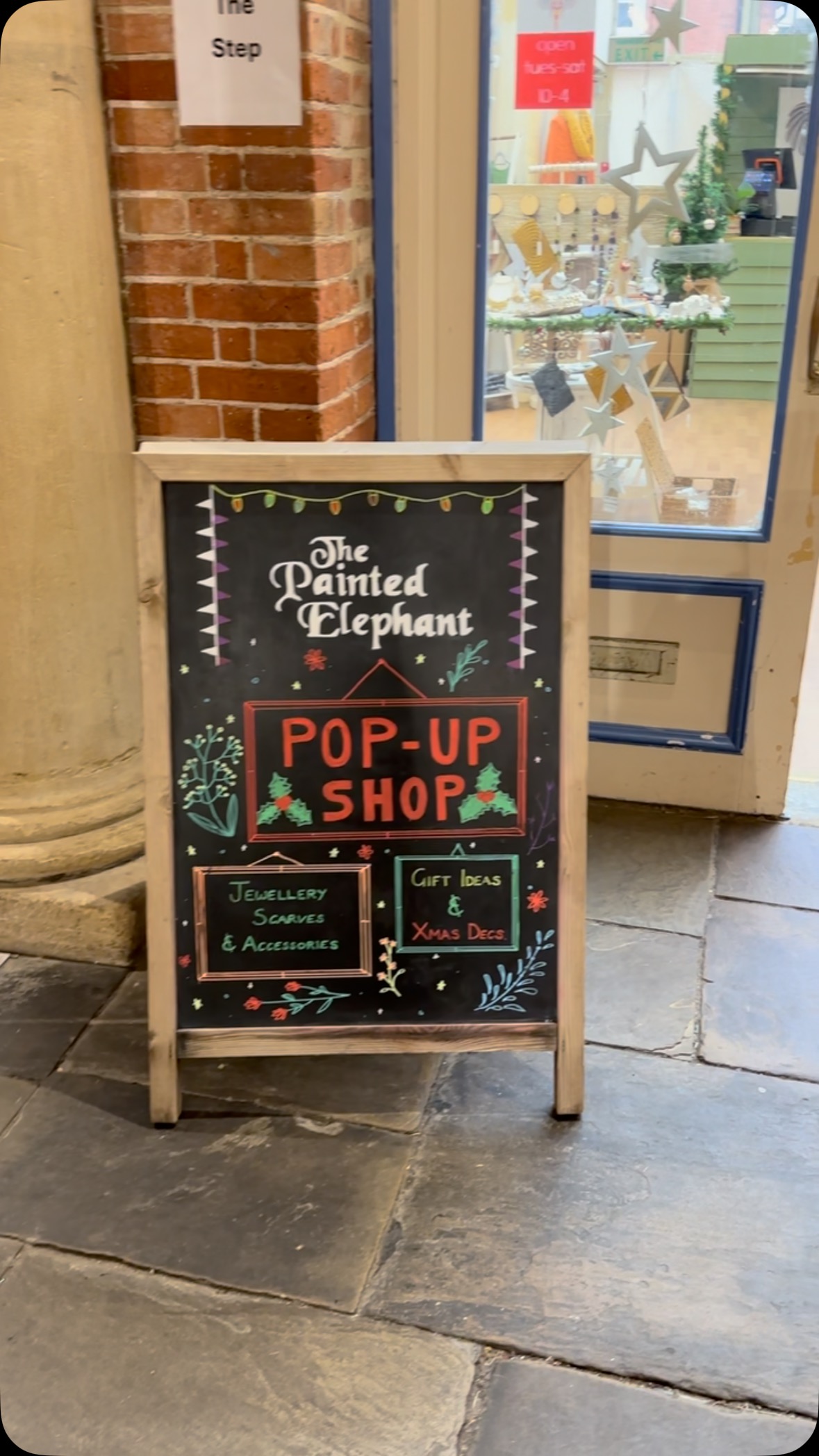 Let’s go present shopping! 🎁🎄
#newark
#newarkontrent
#welovenewark