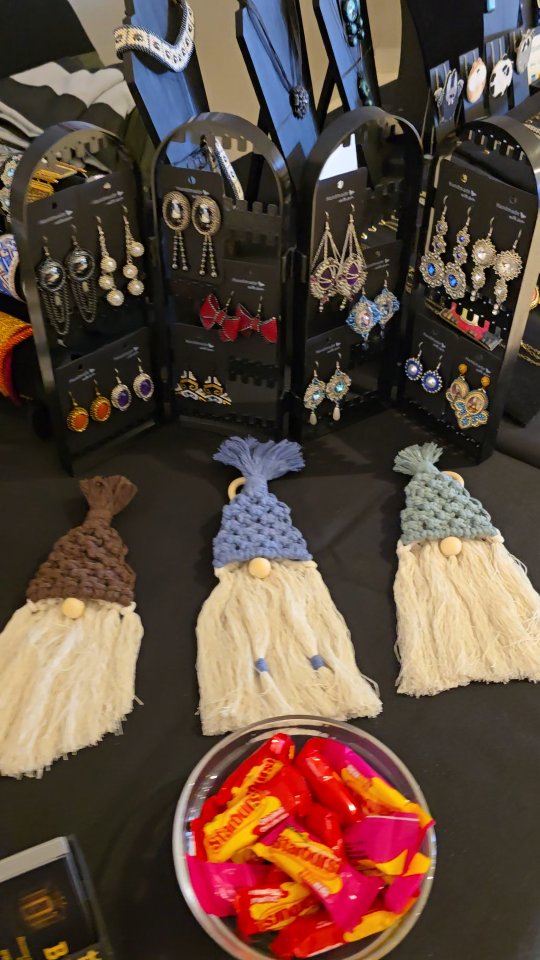 My last show of this year (at least, last from planned) with a new setup that I like more. 🥰
There are 3 new cute habitats in the corner of the table. My new hobby is macrame.
#christmas #christmasshow #craftshow #handmadejewelry