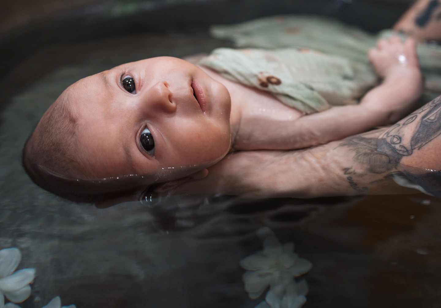 Retour sur le doux bain de Manoë.
Un moment de douceur plein d’émotions. ✨
Merci la vie de me permettre de faire de ma passion mon métier.
Vous accompagner et capturer vos plus beaux souvenirs me rempli de bonheur chaque jour un peu plus. 🤍
Vous aussi vous voulez réserver ou offrir un bain enveloppé photographié ? 💌
💌 lecoconiris@gmail.com
🌐 www.lecocondiris.com
☎️ 06 01 43 29 62
#bainenveloppé #bainenveloppereims #bebe #reims #bebereims #naissance #naissancereims #photographereims #photographenaissance #photographenaissancereims #maman #mamanreims #reimstagram #maternité #lange #douceur #amour #cocon #bain #bienetre #bienetrereims