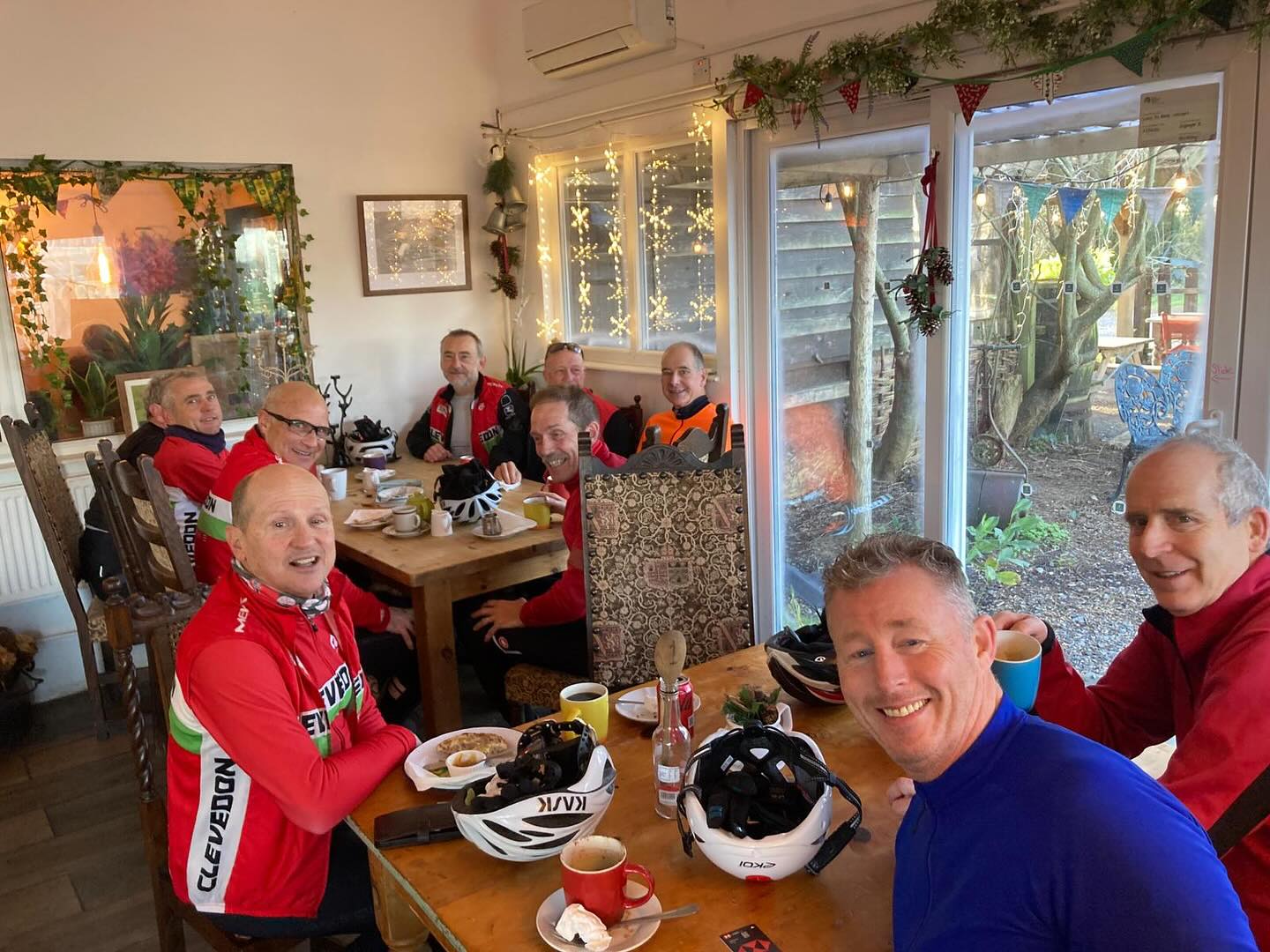 It takes a few hardy souls to battle 40mph winds. And they couldn’t be happier! #cdrc #stormdarragh #sundayfunday #whatwind… #clevedonanddistrictroadclub