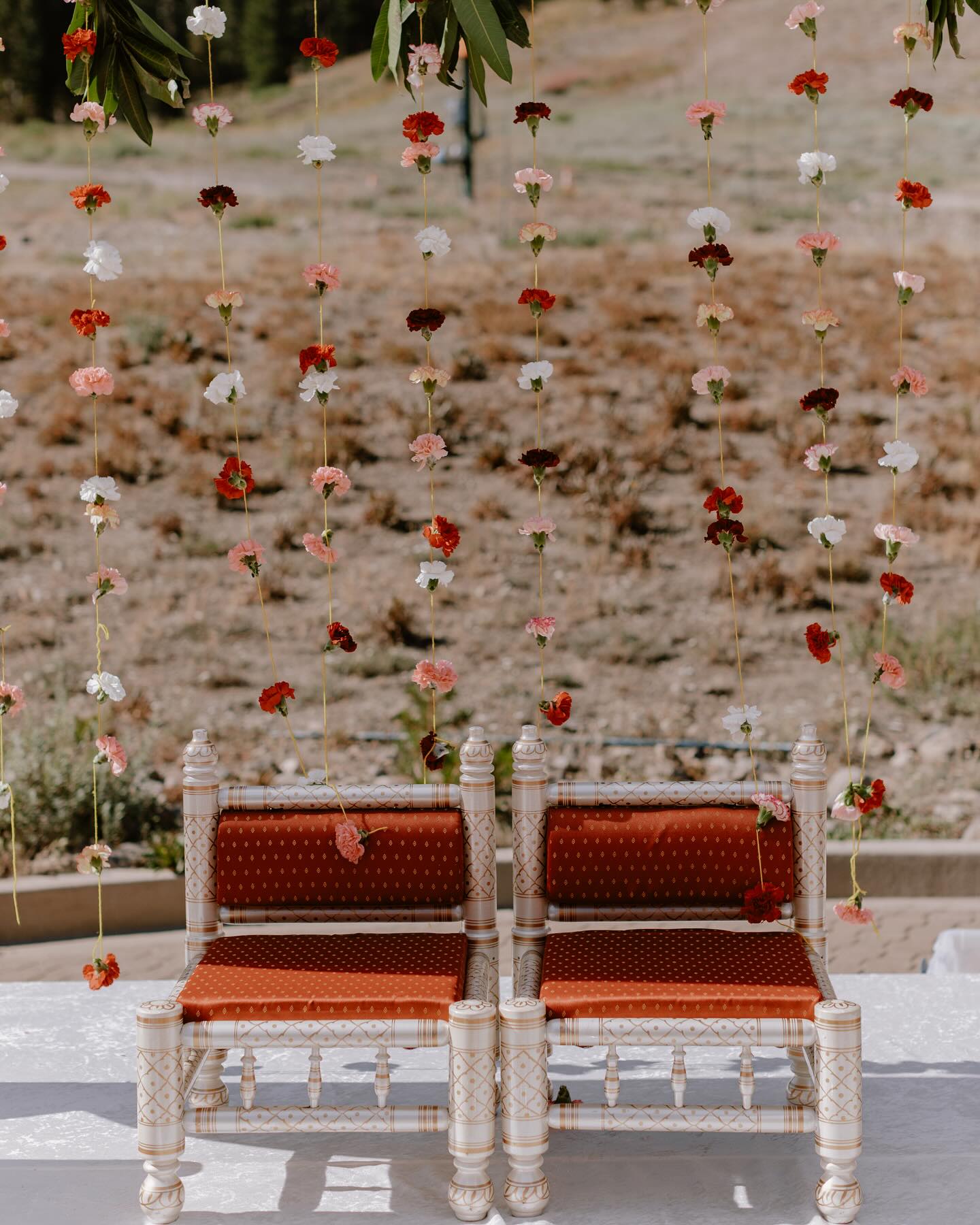 a picture perfect Hindu ceremony backdrop ❣️ captured by @footcandles
