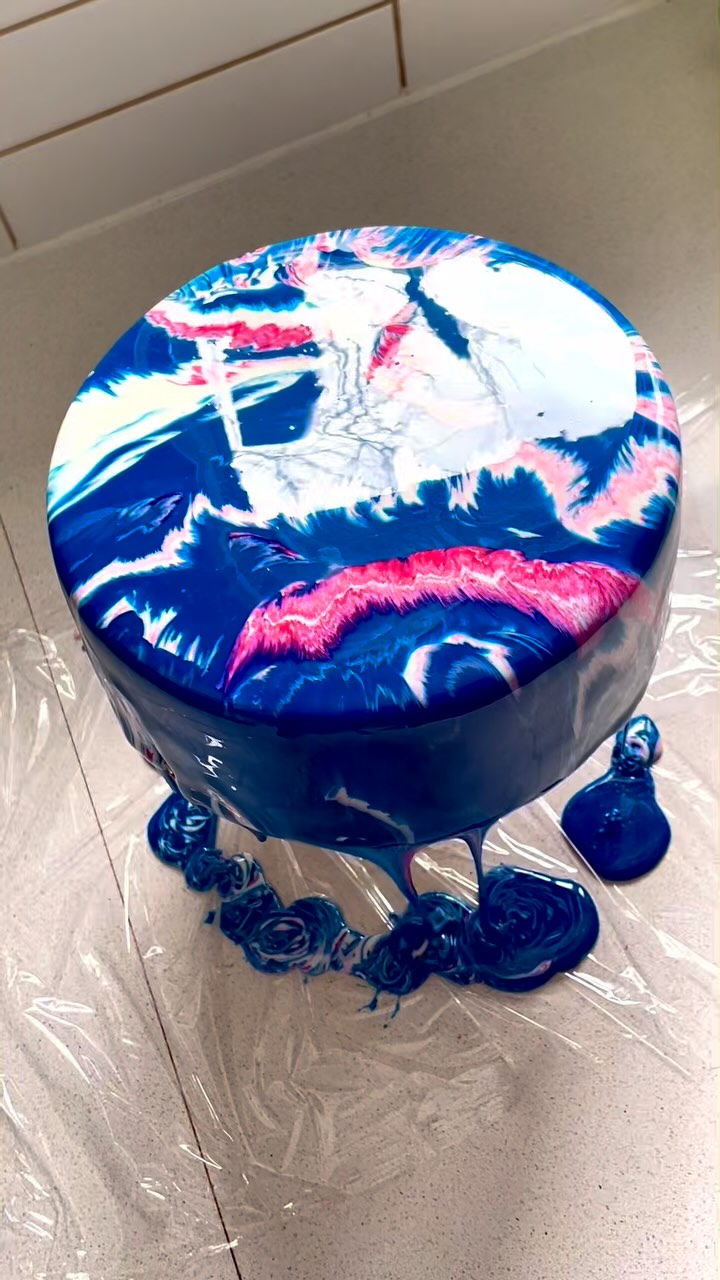 Treat your family and friends this Christmas with a PLL Entremet!! Order yours now on www.prettylittlelayerstoronto.ca (link in bio)