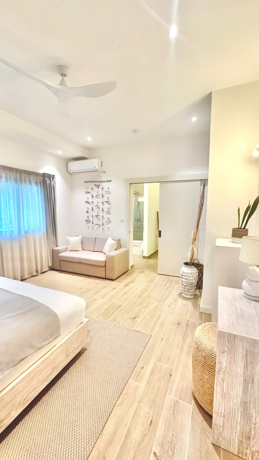 Room tour of one of the rooms in our spacious 2 bedroom upstairs villa, complete with calming decor and an en suite bathroom. It’s so cozy, it feels like a warm hug.
You might want to stay here all holiday; until you remember the beach is only a 20 second walk away!