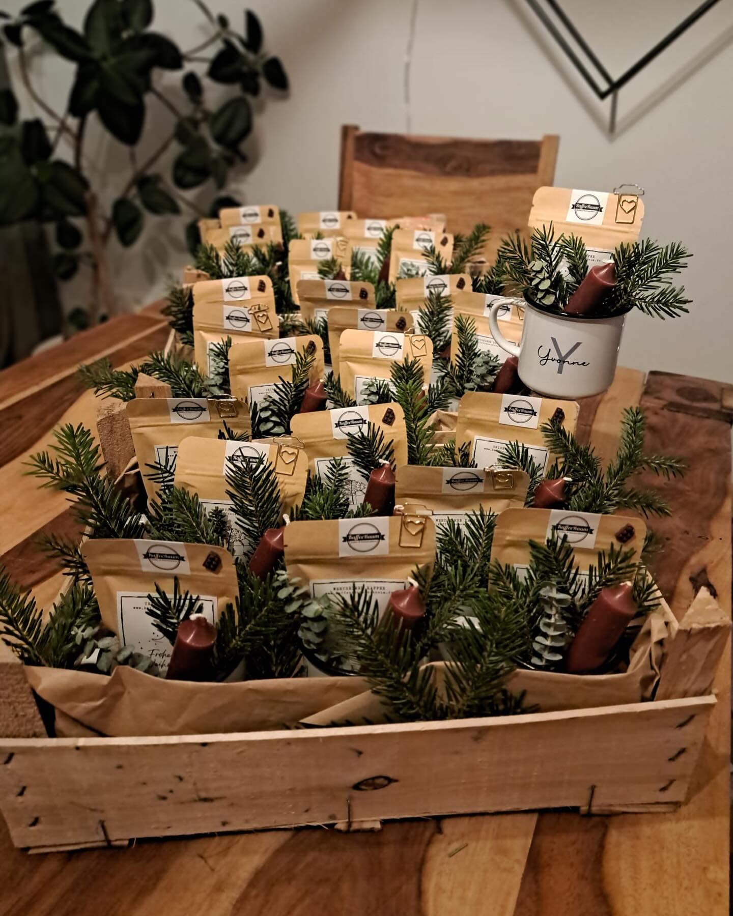 Für unser Team gab‘s heute was vom Nikolaus 🎅
Ein kleines Dankeschön für die grandiose Teamleistung in diesem Jahr ❤️
#bestesteam #gemeinsamwachsen #nikolaustag🎅 #wertheim #bestenheiderstuben