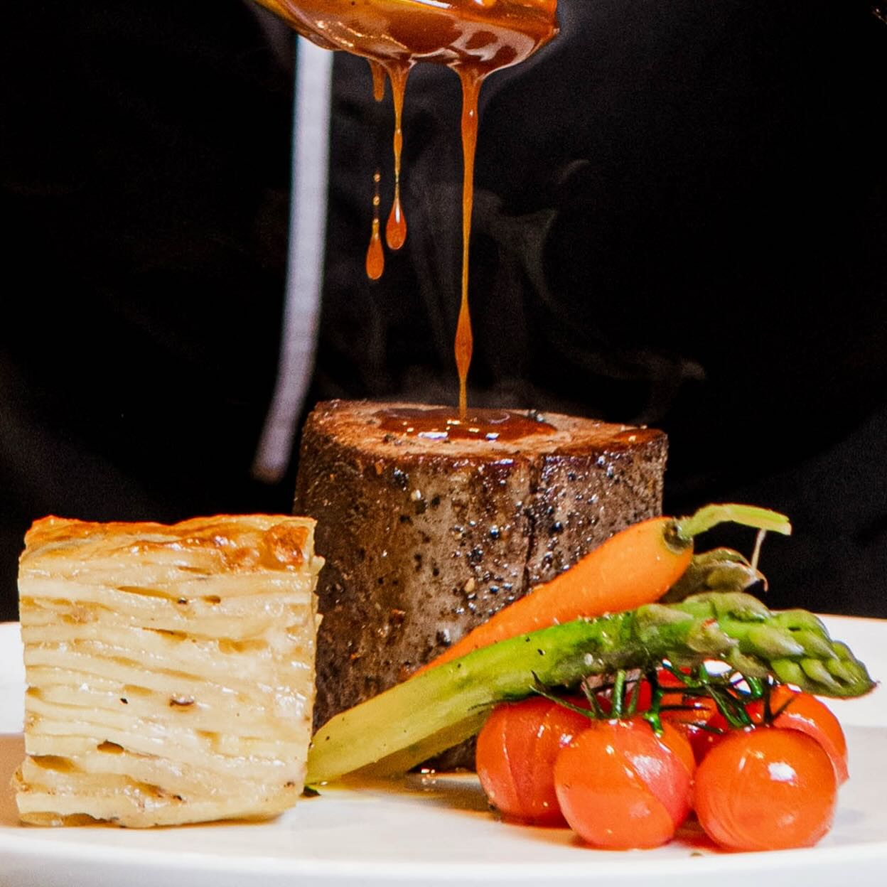 Un nouveau menu, une nouvelle expérience culinaire
Plongez dans un univers de saveurs où chaque plat raconte une histoire. À travers cette campagne photo; réalisé pour @radissonbludakarseaplaza découvrez l’élégance culinaire.
#DIGICOF #RadissonBlu#Hotel #Luxury #Communication #dakar #CommunicationAgency