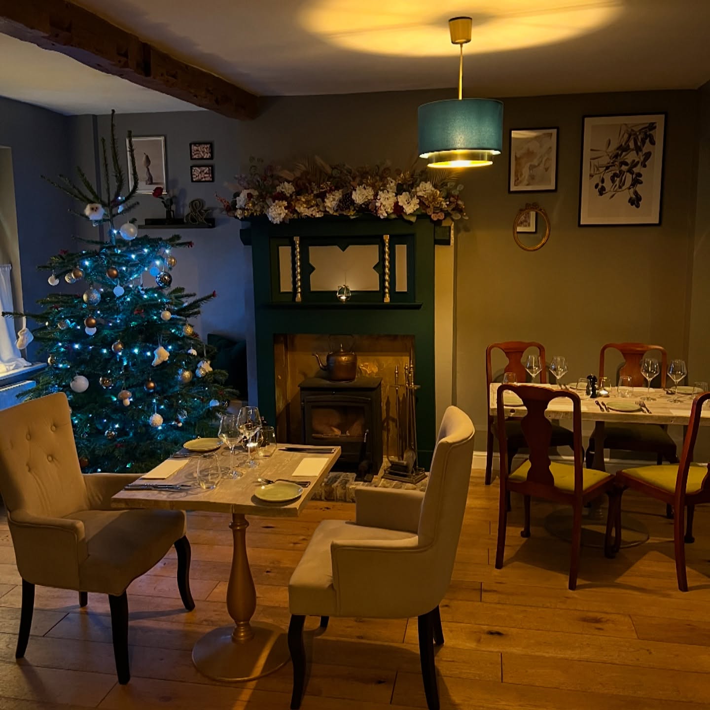 13 sleeps ‘till Christmas 🎄
Which means just 10 more services left for us until we close for the year!
Book now to come & see us before 2025
Closing 22nd December - 7th January
#pearandolive #hildersham #village #restaurant #cambridge #festive #christmas #december #seasonal #menu #2024 #smallbusiness