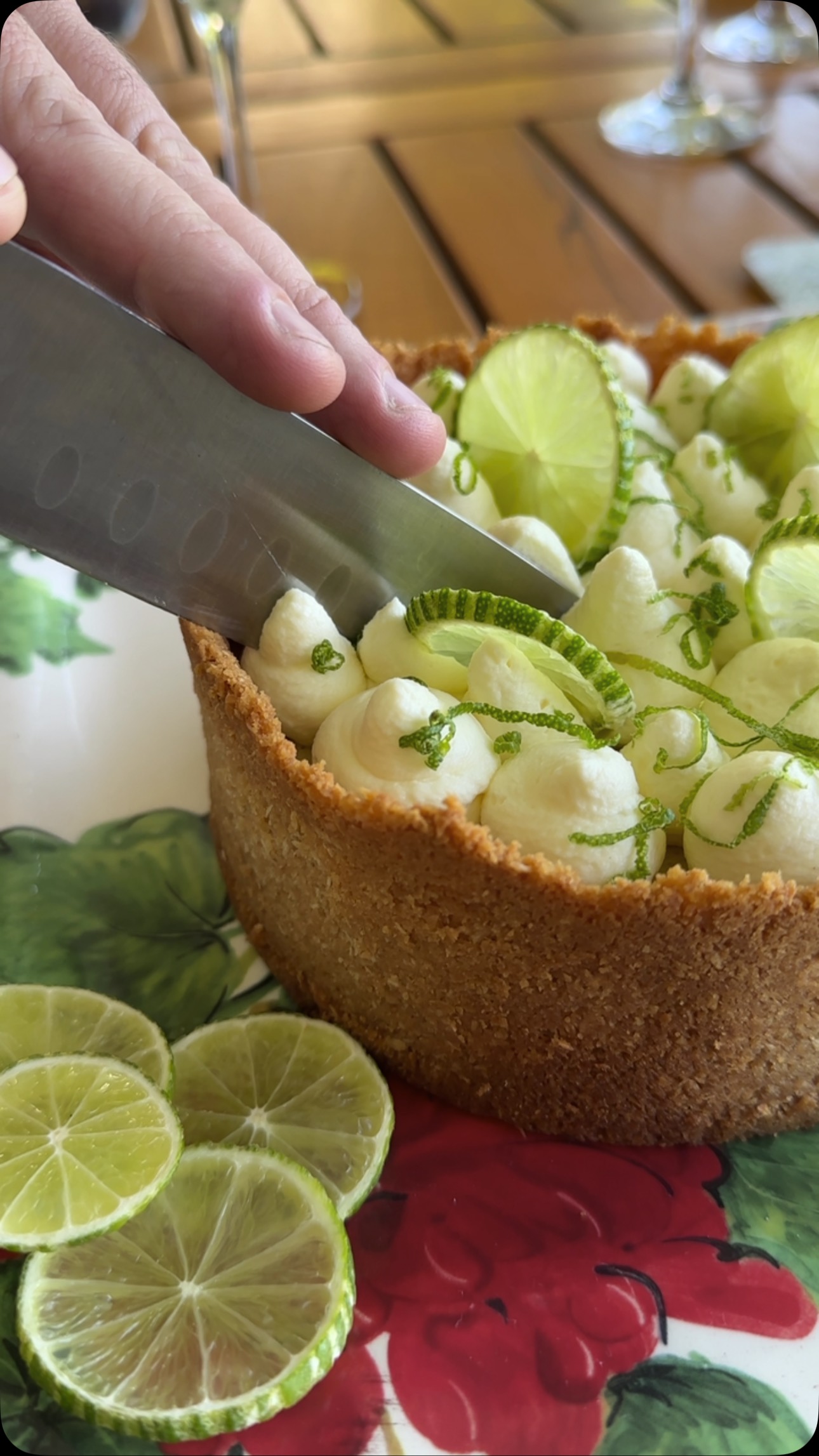 Key Lime Pie tan especial y refrescante. El equilibrio perfecto entre lo dulce , ácido y cremoso.
#keylimepie #keylimepie🍈 #ohcheesecake #cheesecakes #cheesecakelovers #nordelta #cheesecakesofinstagram #lime #keylimedesserts