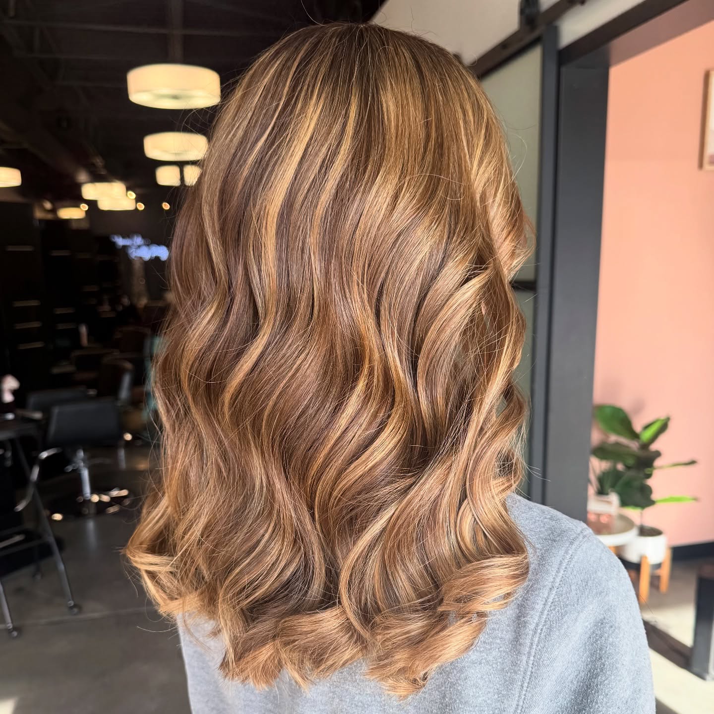 ✨This is your sign to schedule your holiday hair appointment! 📆✨