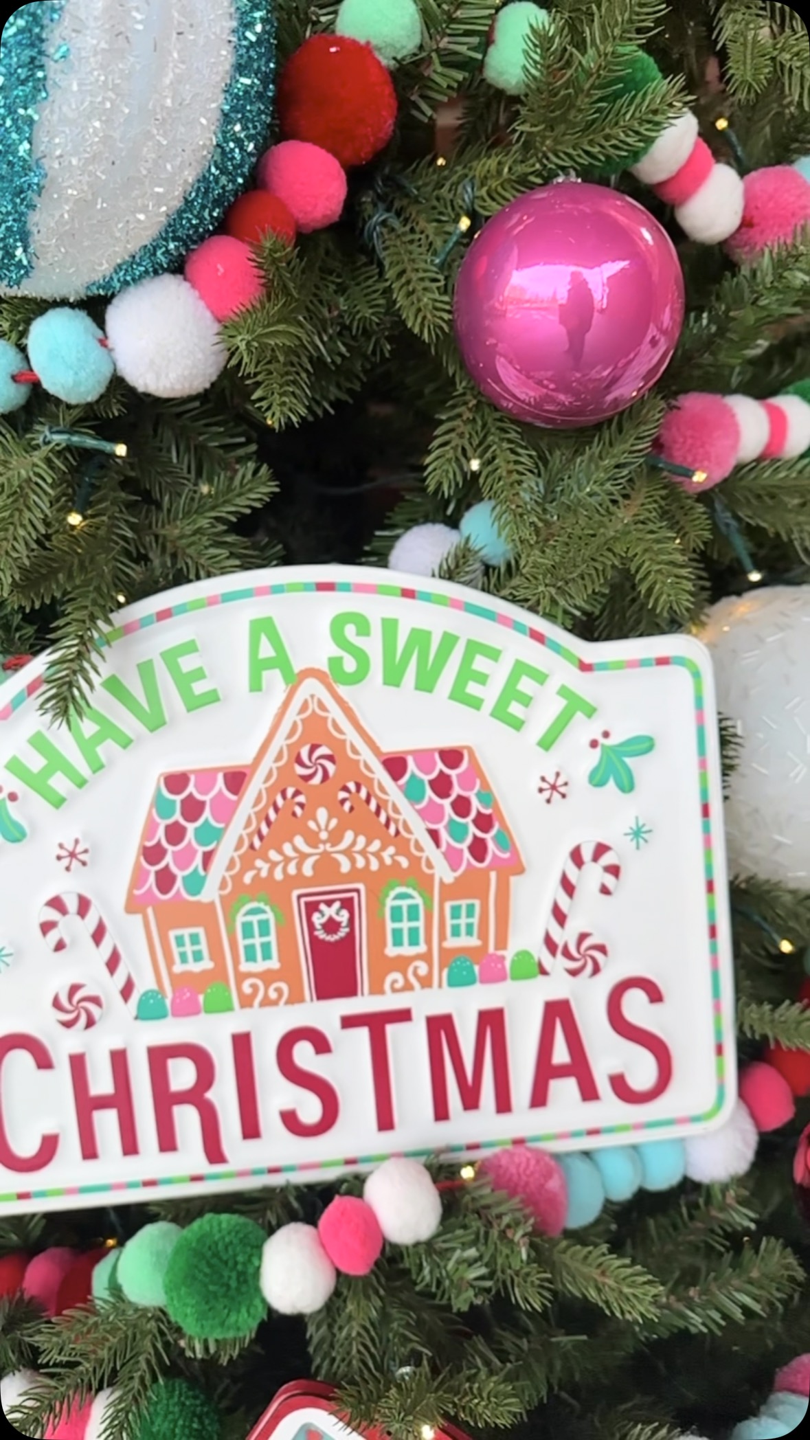 It’s time for Holly Days in downtown Valparaiso! Join us and @valparaisoevents for some frosty fun and frolicking on the courthouse lawn and in Central Park Plaza! Stop by for a photo with Santa see some ice sculpture carvings, maybe even take a spin around the rink! @_winter_fun m