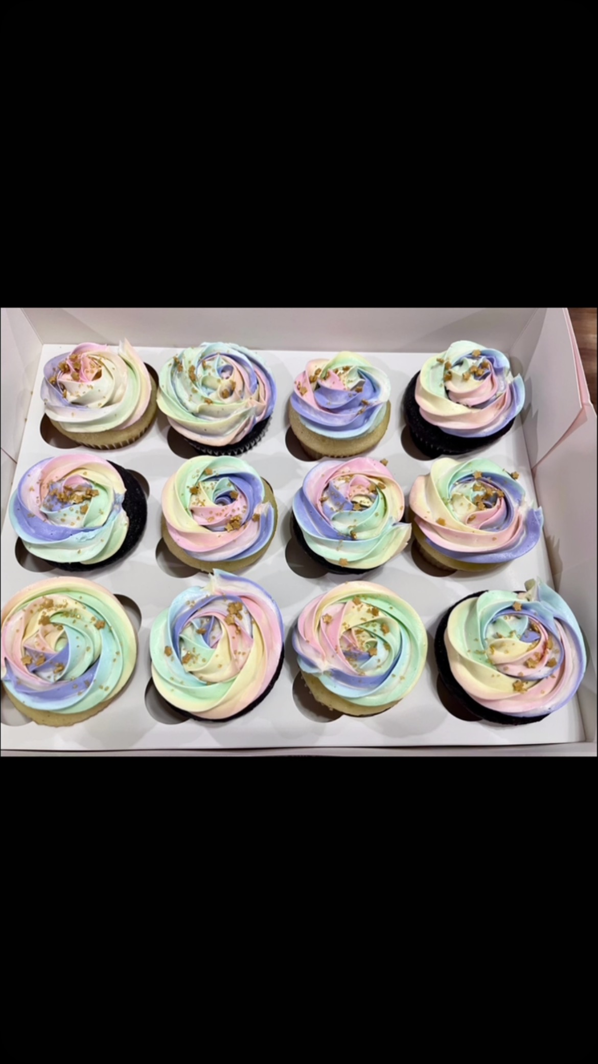 Birthday cupcakes! 🧁 #rainbowcupcakes #sparklecupcakes #grannysgoodiesbakery