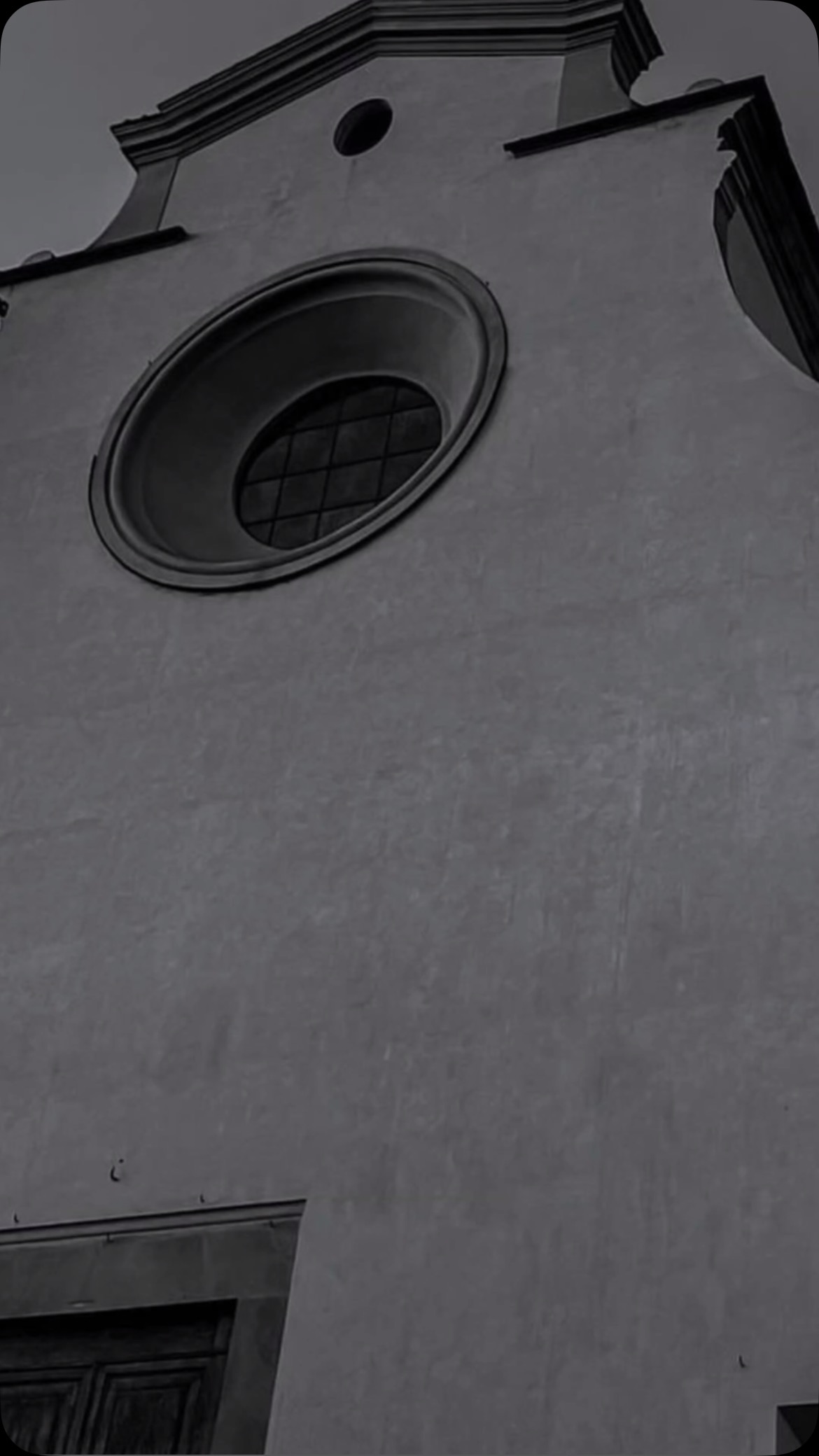 2024: Between Two Worlds // This year has been defined by family, with poor health casting a heavy shadow over those closest to me. Watching people you care about struggle is an emotional toll that words struggle to convey. It reshapes everything - your priorities, your energy, your sense of self. My roles this year have been dictated by necessity, leaving me feeling untethered. I’m caught between wanting to be everything for my family and yearning to reclaim the sense of purpose I felt in Florence.
New Post! Click on the link in my bio to read the full post!
#newpost #mytinyitaliankitchenblog #2024 #review #yearinreview #yearinreview2024 #regret #resentment #reflections #florence #italy #2025