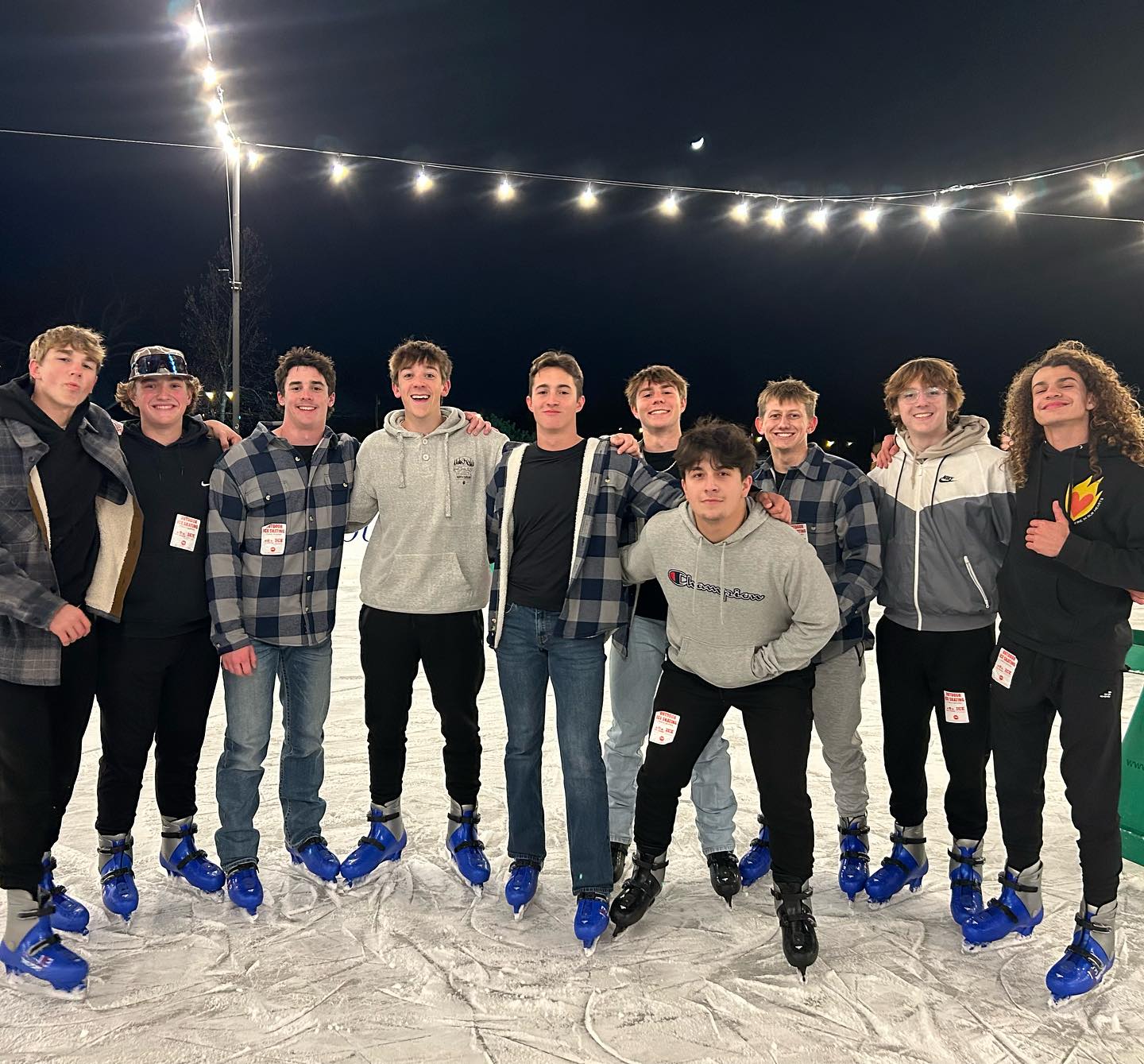 Two weeks until Christmas!! There’s no better way to spend the holidays than with family & friends! Grab your besties and head over to the Edmond Ice Rink for some holiday fun!