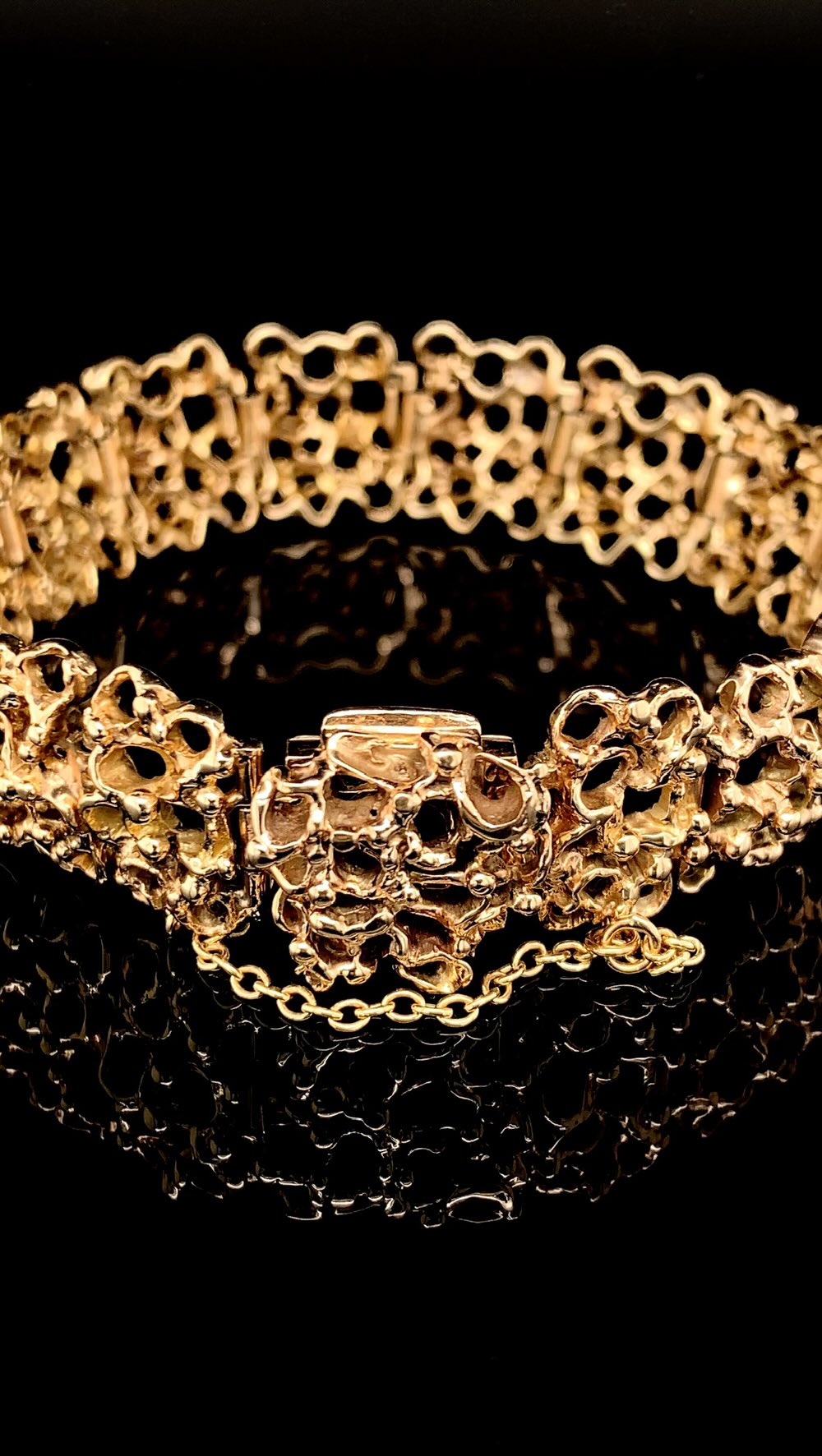 Day Ten brings us a bit of classic 70s design in this gorgeous preloved 9ct yellow gold bracelet. The bracelet is hallmarked London 1975.
While we don’t know the manufacturer or designer of this bracelet, it definitely has the influence of great designers such as Andrew Grima and John Donald. The catch is concealed behind the main link in the start position of the video. A huge amount of time and consideration has been put into the construction of this piece.
Like all our second hand and preloved jewellery, this is being sold in the VAT Margin Scheme. Selling second hand and preloved jewellery helps make our business more sustainable, while offering something not currently available and new jewellery.
DM or call us on 0141 248 3037
#70sjewellery #70s #70sjewelry #preloved #prelovedjewellery #prelovedjewelry #yellowgold #gold #9ctgold #sustainability #glasgowjeweller #glasgow #mundieandson