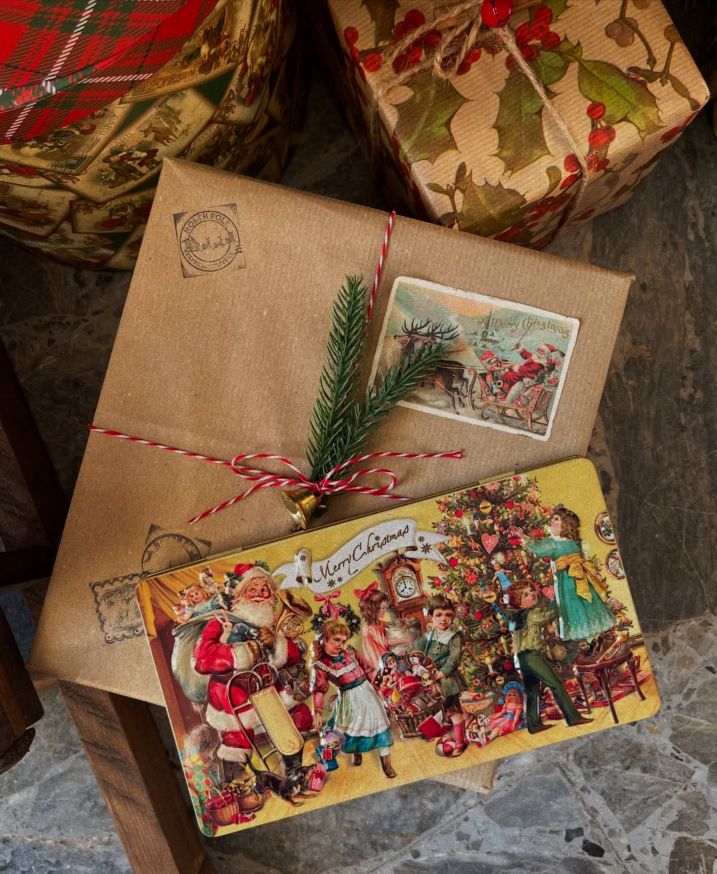 Piccoli tesori dal fascino vintage ✨
Un bellissimo astuccio in latta che al suo interno contiene delle pregiate tavolette di cioccolato al latte ❤️
Scopri tutte queste meraviglie sul nostro shop online www.lasoffittadimatisse.com
📦 Spedizione gratuita superati i €69
Novità
Scatola in latta
Cioccolato
Idea regalo
Natale
#novità #newin #natale #christmastime #scatolainlatta #vintage