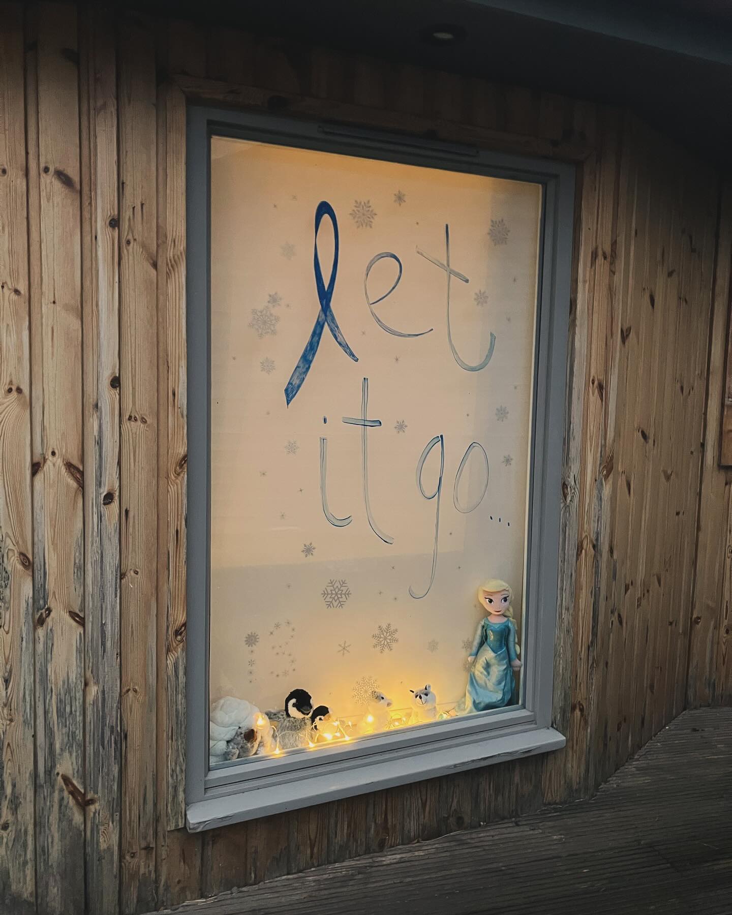 Sing it loud! The Hut is part of the local Christmas advent window trail so one of our windows looks a bit different! #frozen #letitgo #advent #shelter #christmas #thirteen #insideoutsidetherapy #stirlingshire #killearn