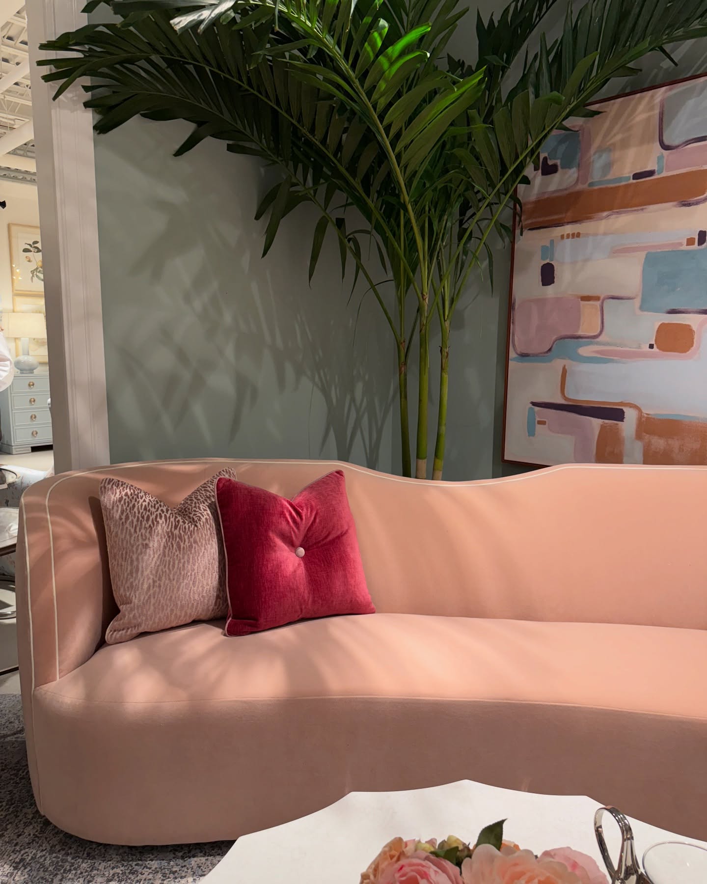 Some of the reasons I go to @highpointmarket:
Look at case goods and desks with pockets, obsess over seating and upholstery, marvel at the work done by other designers (what was done at @bernhardtfurniture was a must-see!), view decor and lighting, look at what feels like thousands of area rugs, and laugh loudly.
@designinfluencersconference #DesignInfluencersTour #HPMKT
@universalfurn
@stickleyfurniture
@sherrillfurniturebrands
@bernhardtfurniture
@flowdecor
@hookerfurnishings
@lexingtonhomebrands
@cryptonfabric
@joybird
@reginaandrewdetroit