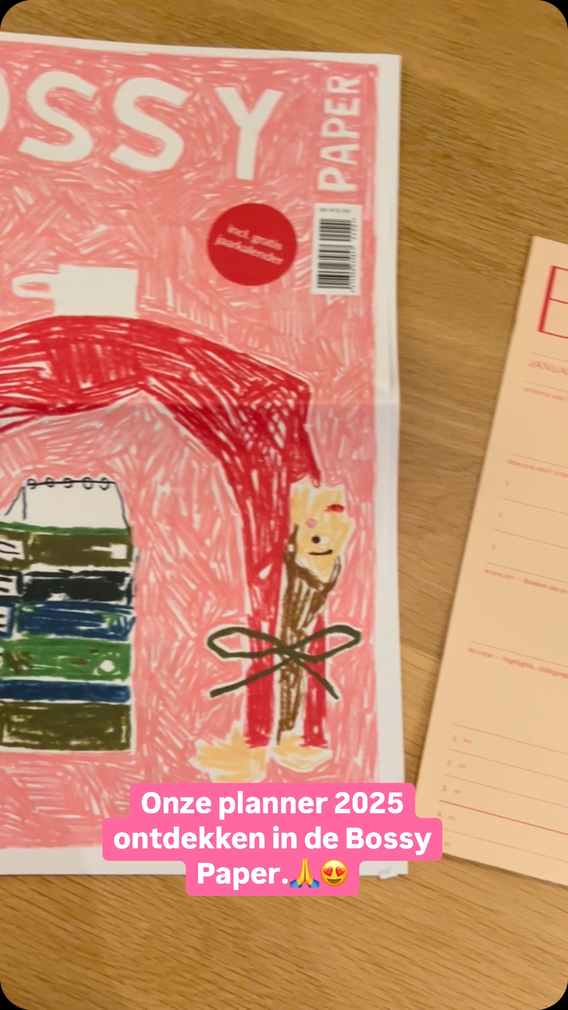 Petje af voor @doriencamps en haar team van @wearebossy.
Als ondernemer ben ik altijd fan geweest van het Bossy magazine voor ondernemende vrouwen. Steeds veel herkenning en vol waardevolle tips & inspiratie.
En nu lanceren ze hun eerste bossy paper inclusief een gratis jaarplanner. We hebben een gemeenschappelijke liefde. 🥰
En dan onze planner 2025 ontdekken op de wensenlijst van team Bossy. 👊🏼😍🙏
Nu eten en dan onder een dekentje de zetel in met Bossy Paper. En je kan hem ook nog zelf bestellen. 😍
Ik ontdekte ook net dat de illustraties van @axellerosezwartjes zijn. Meteen op de volgknop gedrukt.
Mooi en inspirerend!
#ondernemen #gelukkigondernemen
