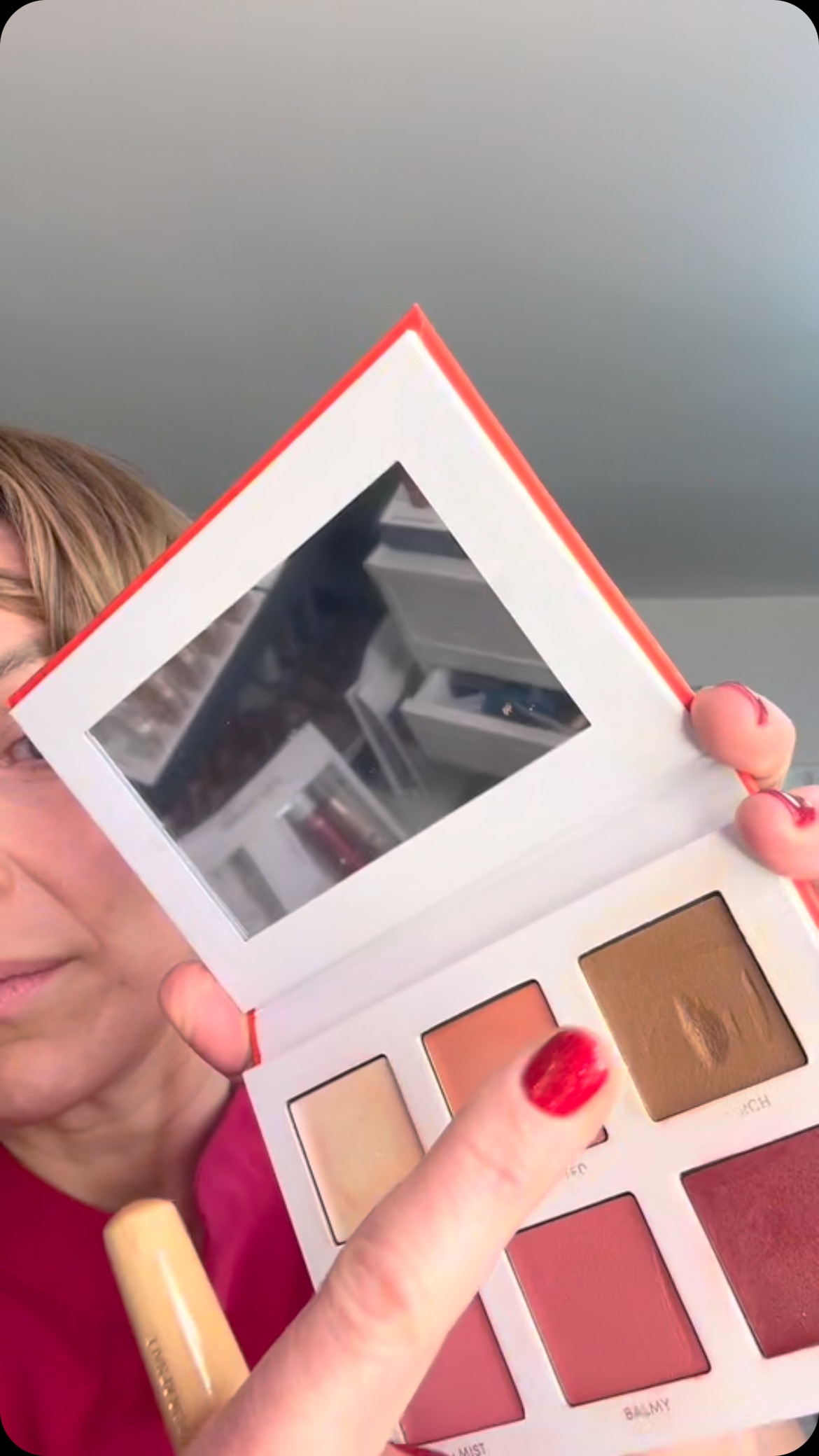 Today I’m showing you how to use our Merry & Bright Multiuse Face Palette. This perfectly giftable, limited edition palette condenses six shades of our Glow Time Sticks into one compact solution.
Mix and match shades of blush, bronzer and highlighter.
Benefits:
- Versatile face palette includes blush, bronzer and highlighter.
- Condenses six shades of Glow Time Sticks into one compact solution.
- Festive, special edition packaging for easy gifting.
- Travel-friendly lets you take your glow on the go.
- Explore and play with a variety of shades to find your new Glow Time Stick favorites.
- Glow Time Blush creates a natural, radiant flush.
-Glow Time Highlighter illuminates the high points of the face.
- Glow Time Bronzer may be used to contour or create a natural sun-kissed look.
Buildable and blendable color.
Get it @brow_werx #browwerx #northvancouver #loveyourface #werxshop