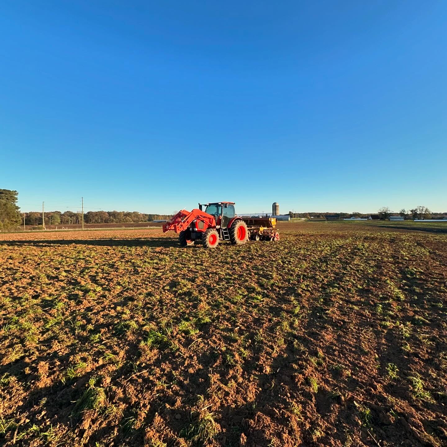 Winter rye and cover crops have been planted!🌱 We’ll be harvesting the rye grass for silage come early spring. Our cover crop will help protect and improve soil health.🙌🏼
•
•
•
#farming #familyfarm #wintercrops #providencefarmstead