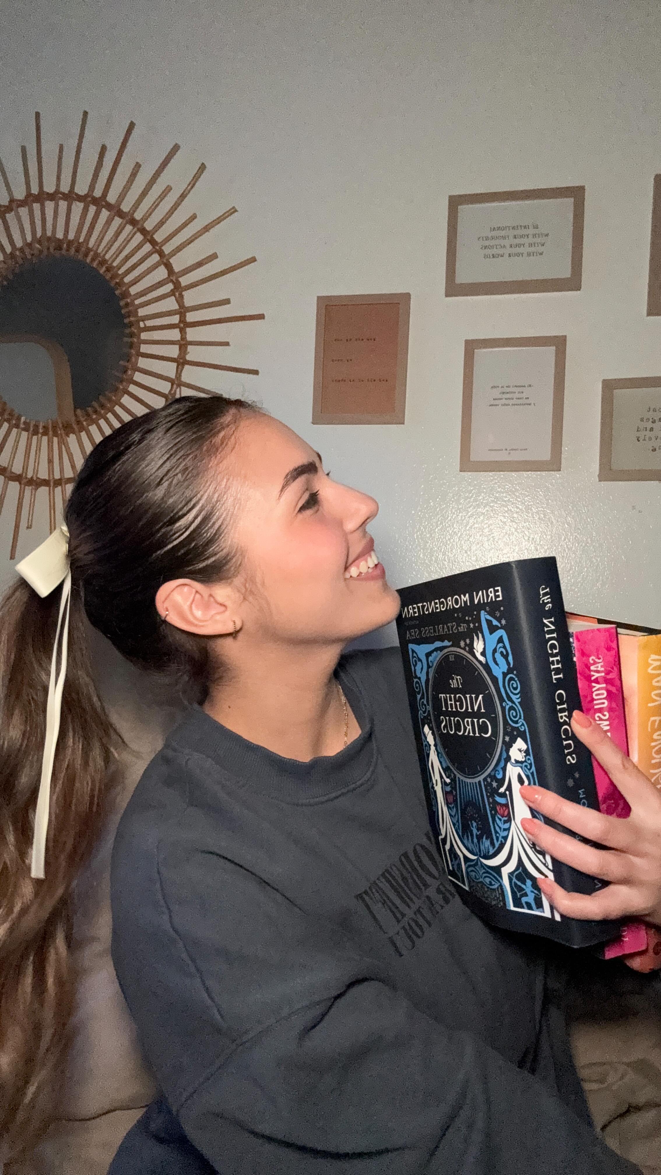 Day 1 of books you should gift for Christmas ❣️ either for yourself, your friends, or anyone who wants to get into reading!
Which ones would you add to your list?
#bookrecs #booksbooksbooks #bookstagram #giftforbooklover