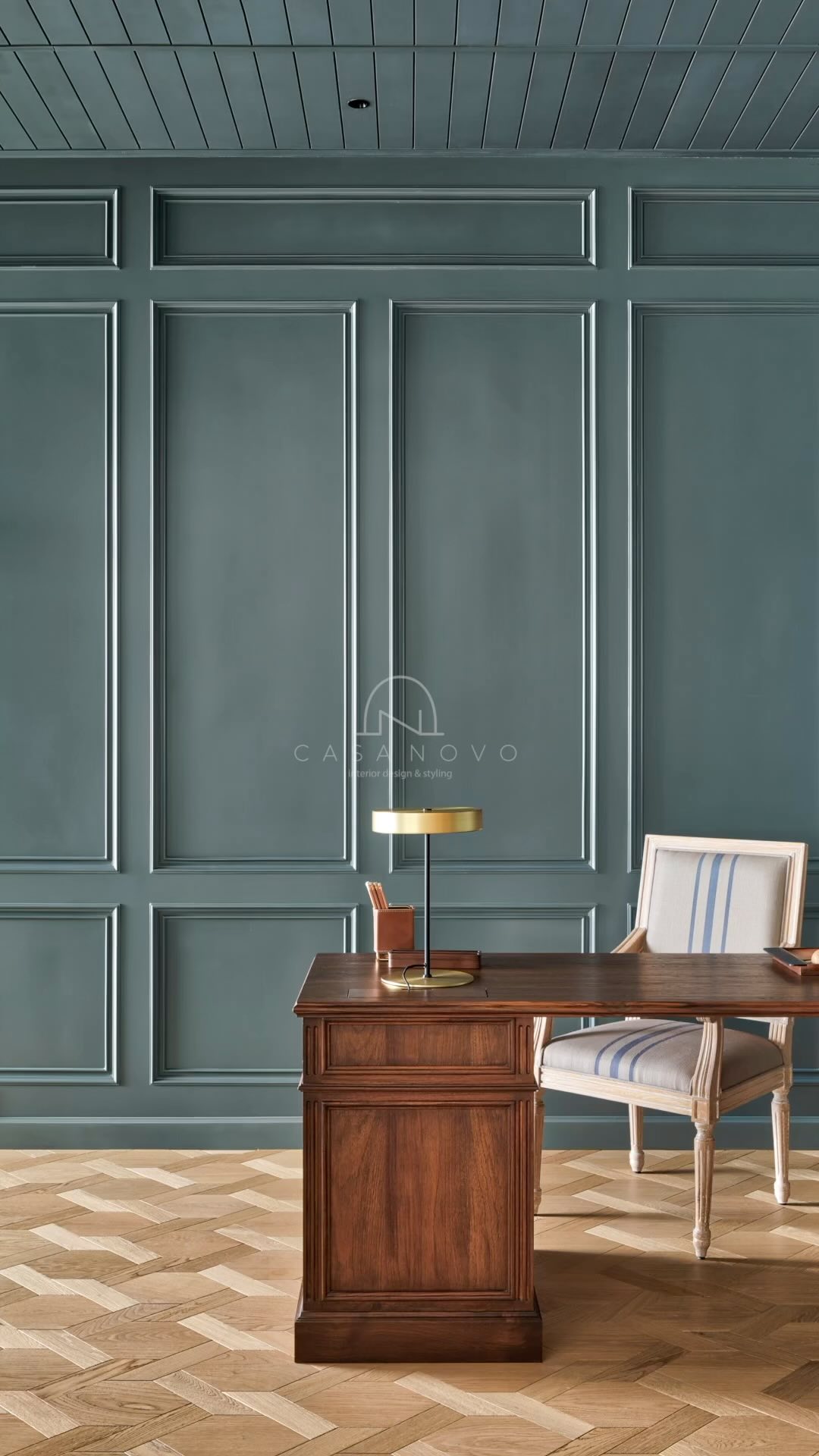 A well appointed home is about so much more than good design... it's about feeling a sense of warmth and comfort... In the study room of our "Casa Three Sixty" project, we achieved that feeling of grandeur and scale paired with a feeling of grounded ease.. A departure from the rest of the home, this room with its colour enveloping all the walls and ceilings, felt like a Christmas morning..
.
.
Interior Design & Styling : @casa_novo
Project: Casa Three Sixty
Location: Worli, Mumbai
📷: @pulkitsehgal7
#interiordesign #architecture #decor #love #study #design