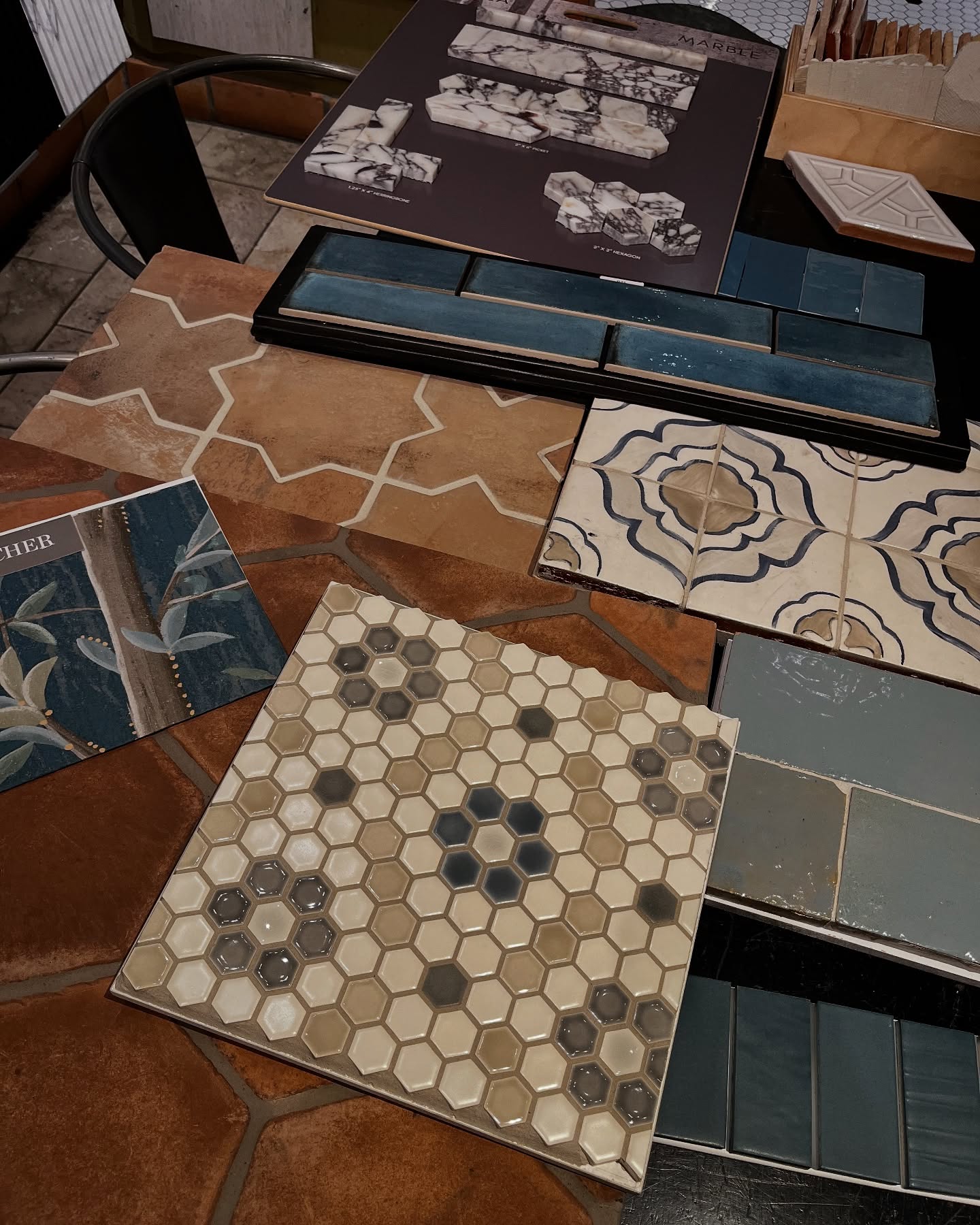The weeks leading up before the holidays always turn into chaos. But that doesn’t stop us, so we brought our clients to @creative_tile for some late night fun!
This one is for the books… 👀