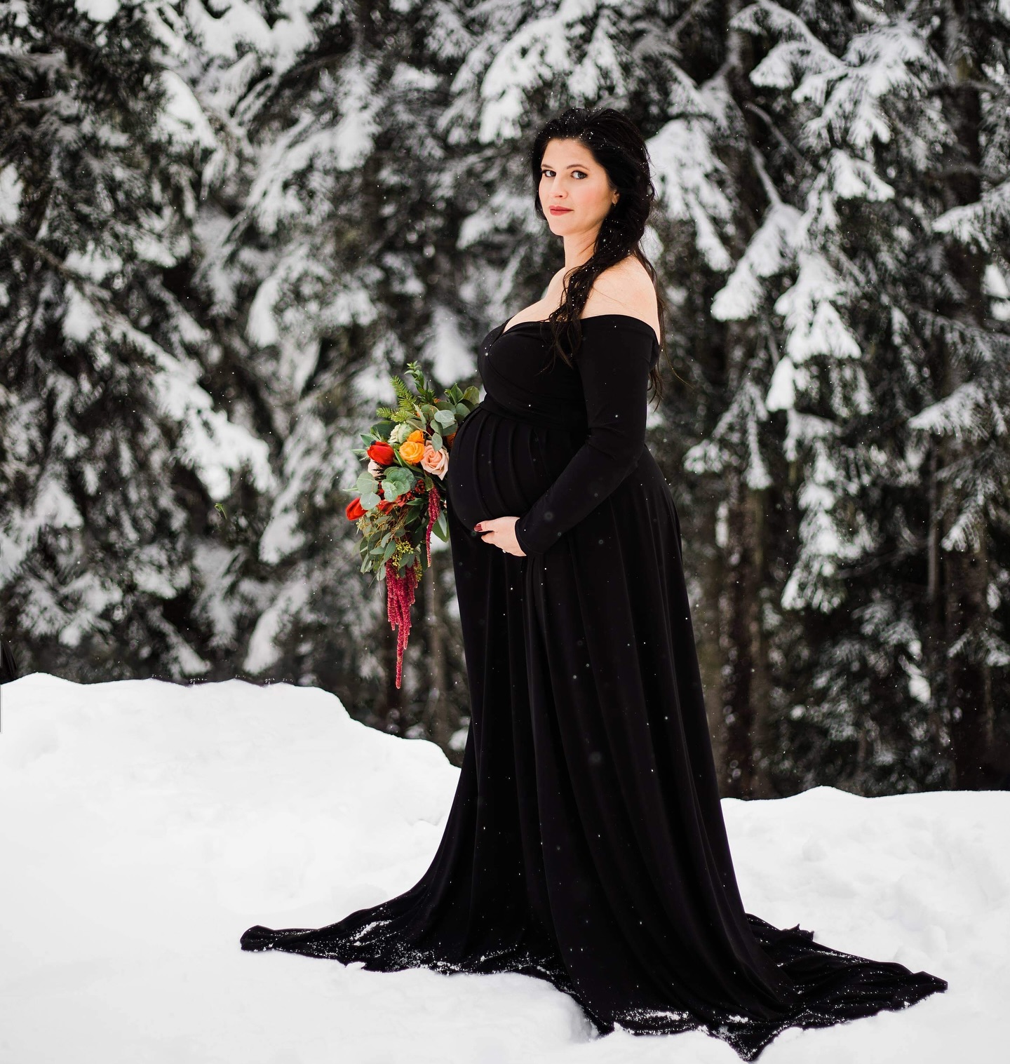 One of my all time favorite photo sessions with this gorgeous gal! @jvcflowers killing it with the bouquet and @silkfairiescreations giving me all the Snow White vibes! Photo sessions are a great gift to give yourself or family members for Christmas, I still have some availability for bookings before the end of the year and am offering $75 off for the holidays! #maternityphotography #pnw #pnwphotographer #seattleweddingphotographer #portlandmaternityphotographer #vancouverwaphotographer #kitsapcounty #itsbeginningtolookalotlikechristmas
