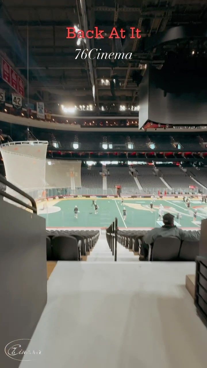 Back At It #wellsfargocenter #76Cinema
#philidelphiawings #mascot #film #content #jusnicesneakerconvention