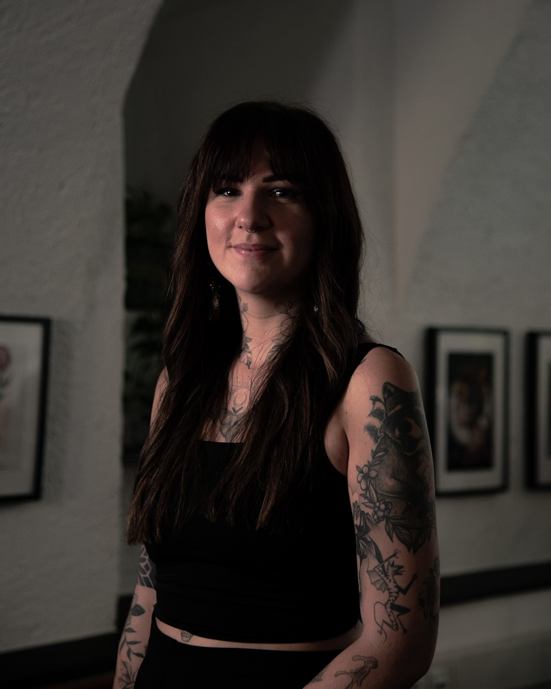 A little reminder that Feli (@blk_mink ) is joining us as a regular guest artist at Tätowierhandwerk.
Known for her versatility across styles, Feli specializes in stunning designs featuring fauna and flora. Starting in January, you can catch her at the shop every Friday.
Looking for elegant black and grey tattoos or fineline work? Reach out to her directly to book your spot.
#tätowierhandwerk #lukasfalkner #portrait #tattoo #tattoos #tattooartist