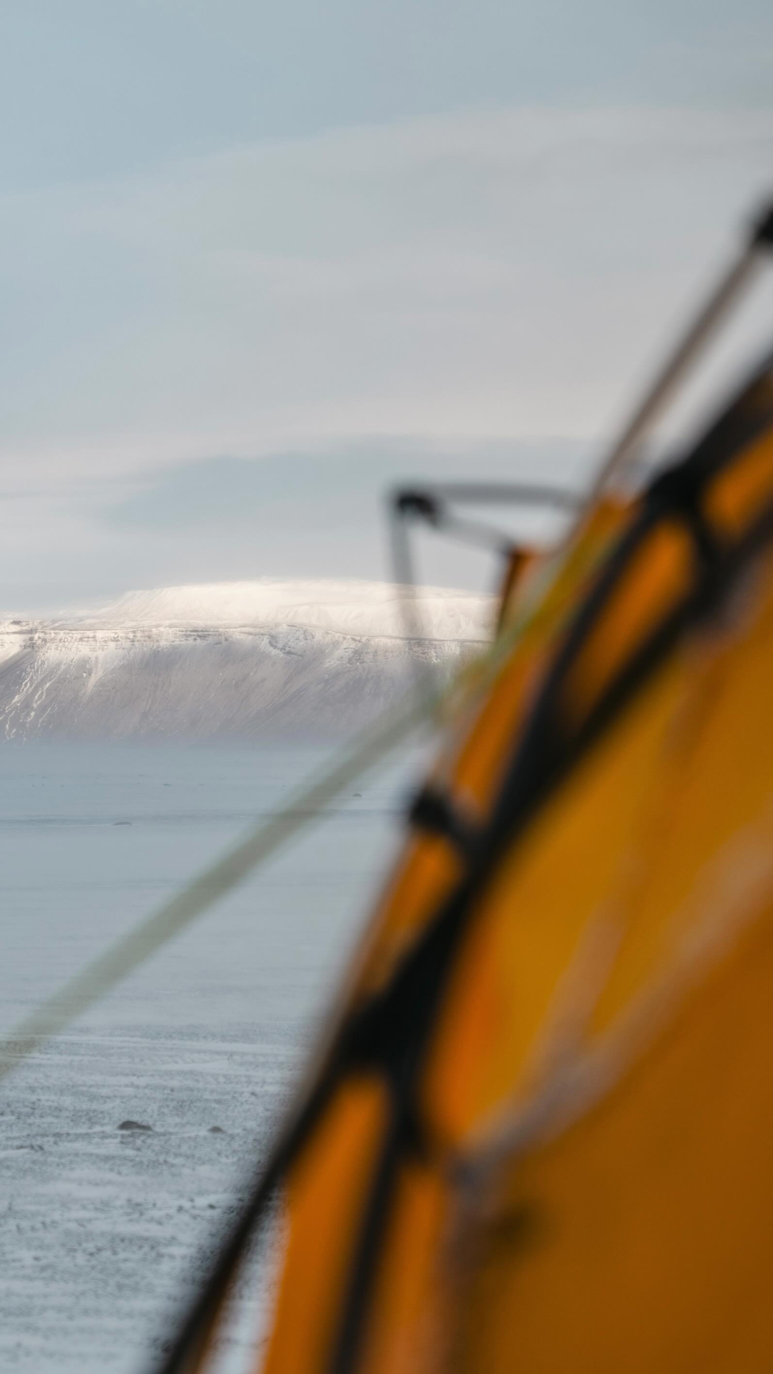 Clip from my favourite morning on the @greatnorserun. Camping in the middle of an Icelandic desert, the team woke up to a snowy surprise. Summer in Iceland sure looks different!
#thegreatnorserun #adventurefilm #iceland #documentaryfilmmaking #adventuredocumentary
