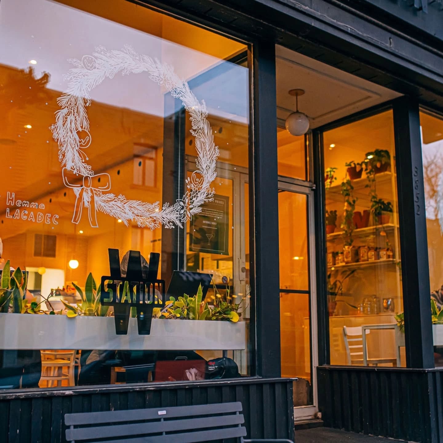 Venez découvrir les vitrines des fêtes sur la @promenadewellington et profiter des beaux décors et installations ✨️
Merci encore à la SDC et tous les commerçants pour leur accueil 🎄
📷 @caroline.perron.photographies