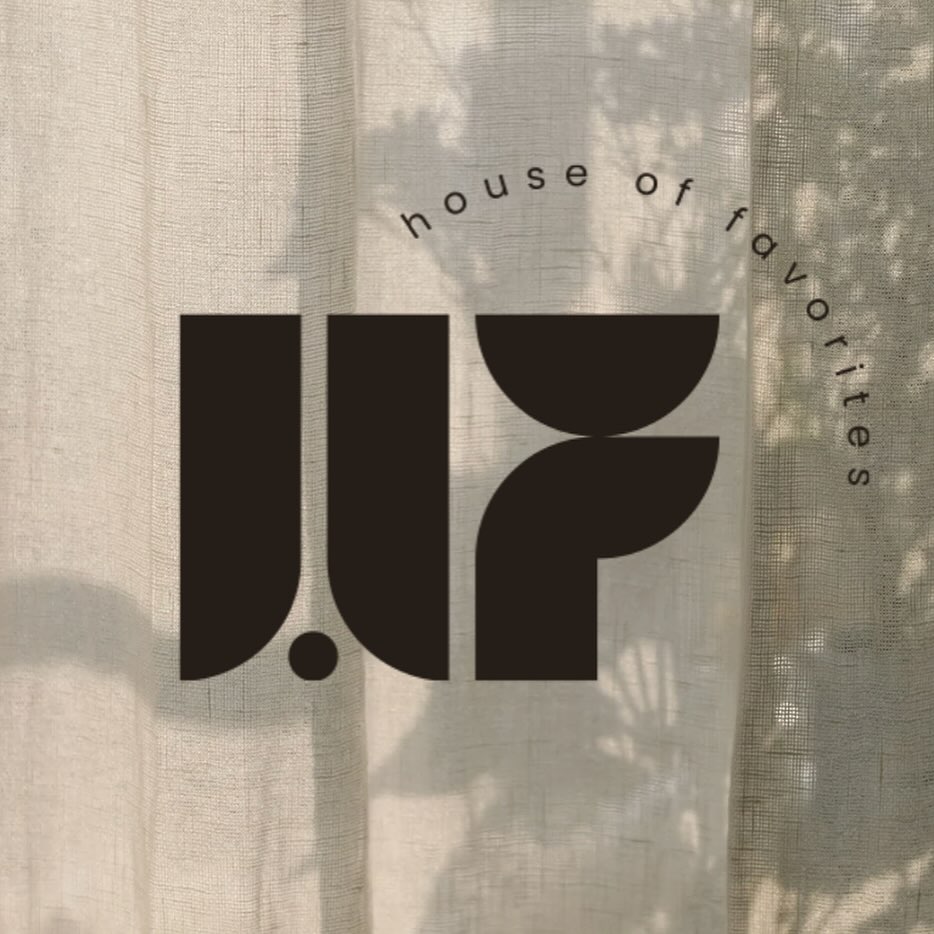 Mijn nieuwe logo! ⚡️
Ik heb er in alle drukte van lopende opdrachten en de vakantie te weinig aandacht aan geschonken om het met jullie te delen.
Hier alsnog TADAAA! 👉🏻 In de afbeelding mijn beeldlogo, ben enorm blij met mijn huisstijl. Dank hiervoor @studiomeldkamer
Ondertussen al verschillende projecten hebben hun advies ontvangen in dit nieuwe jasje.